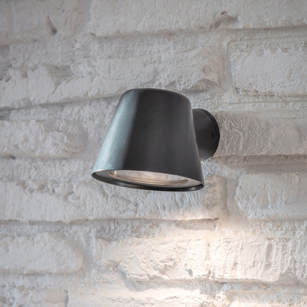 Product photograph of Garden Trading Regent Outdoor Mast Light In Carbon from Olivia's