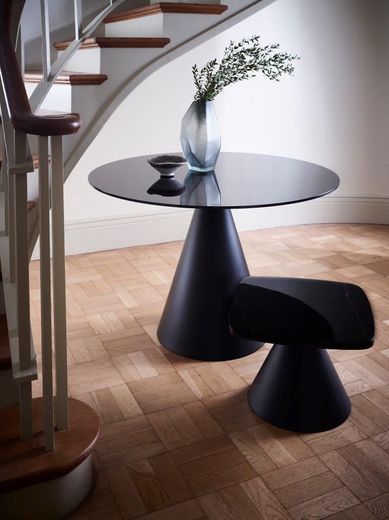 Product photograph of Gillmore Oscar Clear Glass Top And Black Base Round 4 Seater Dining Table Large from Olivia's.