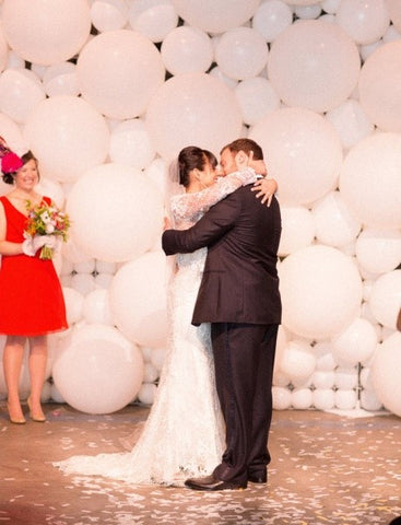 Balloon Backdrop - How to have a cheap wedding