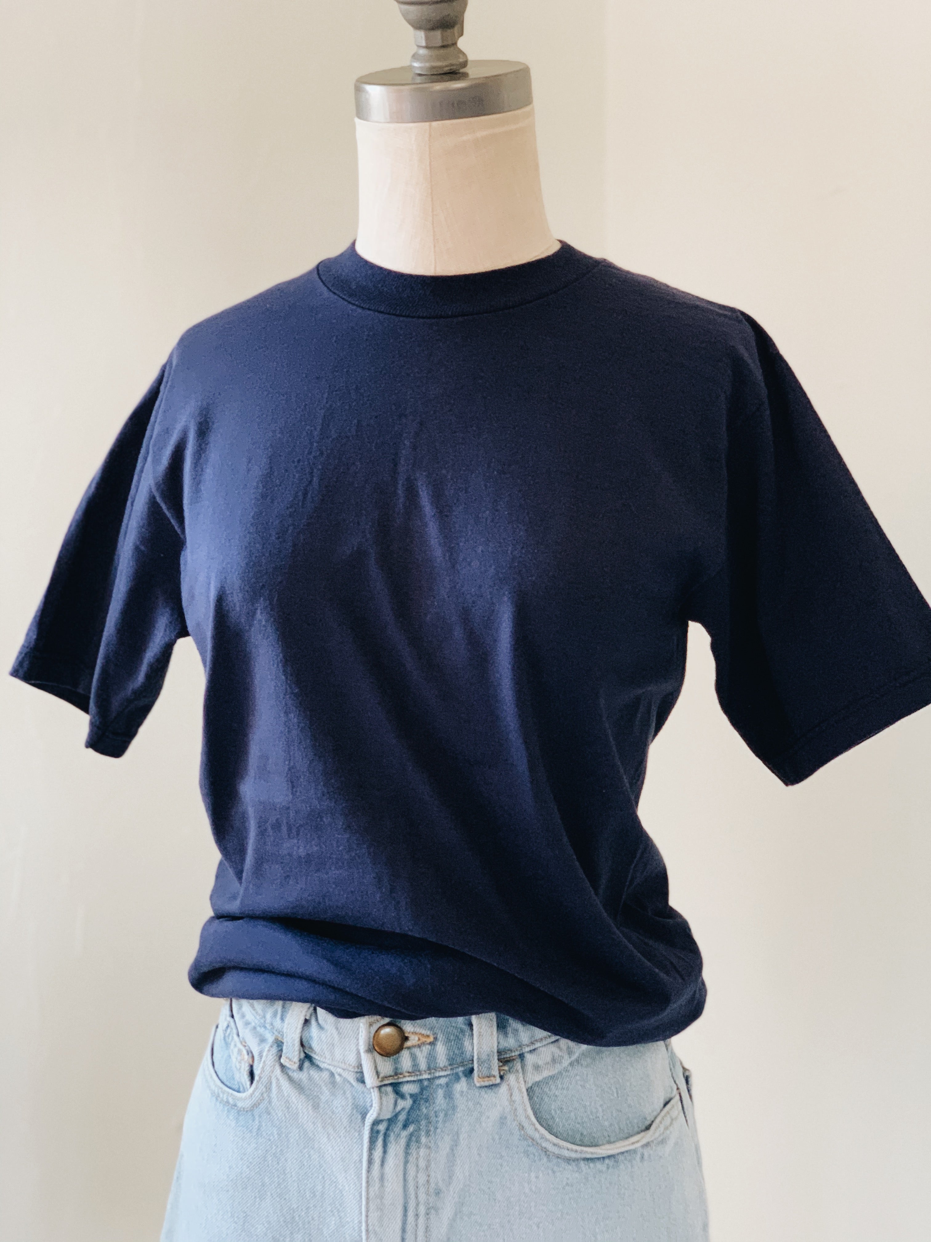 NAVY <BR> CREWNECK TEE