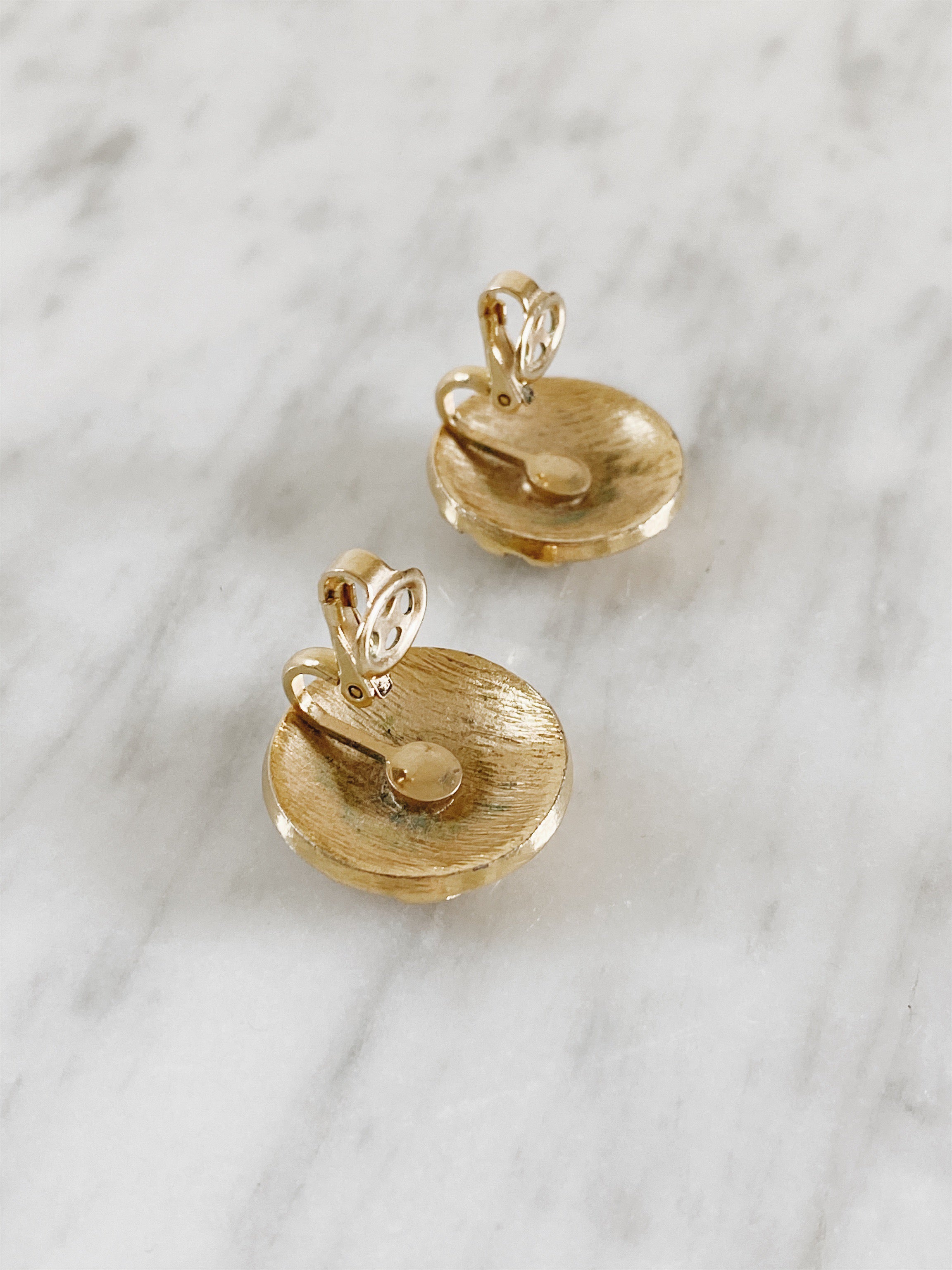 GOLD TRIFARI <BR> CLIP EARRINGS