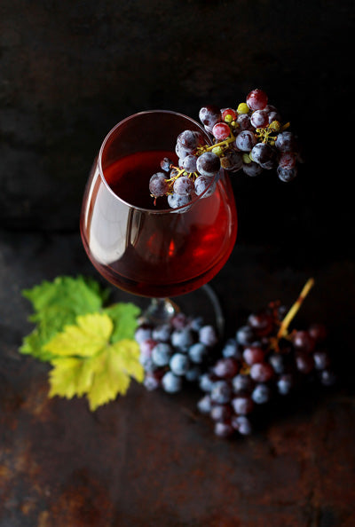 Pinot Noir red wine and red grapes