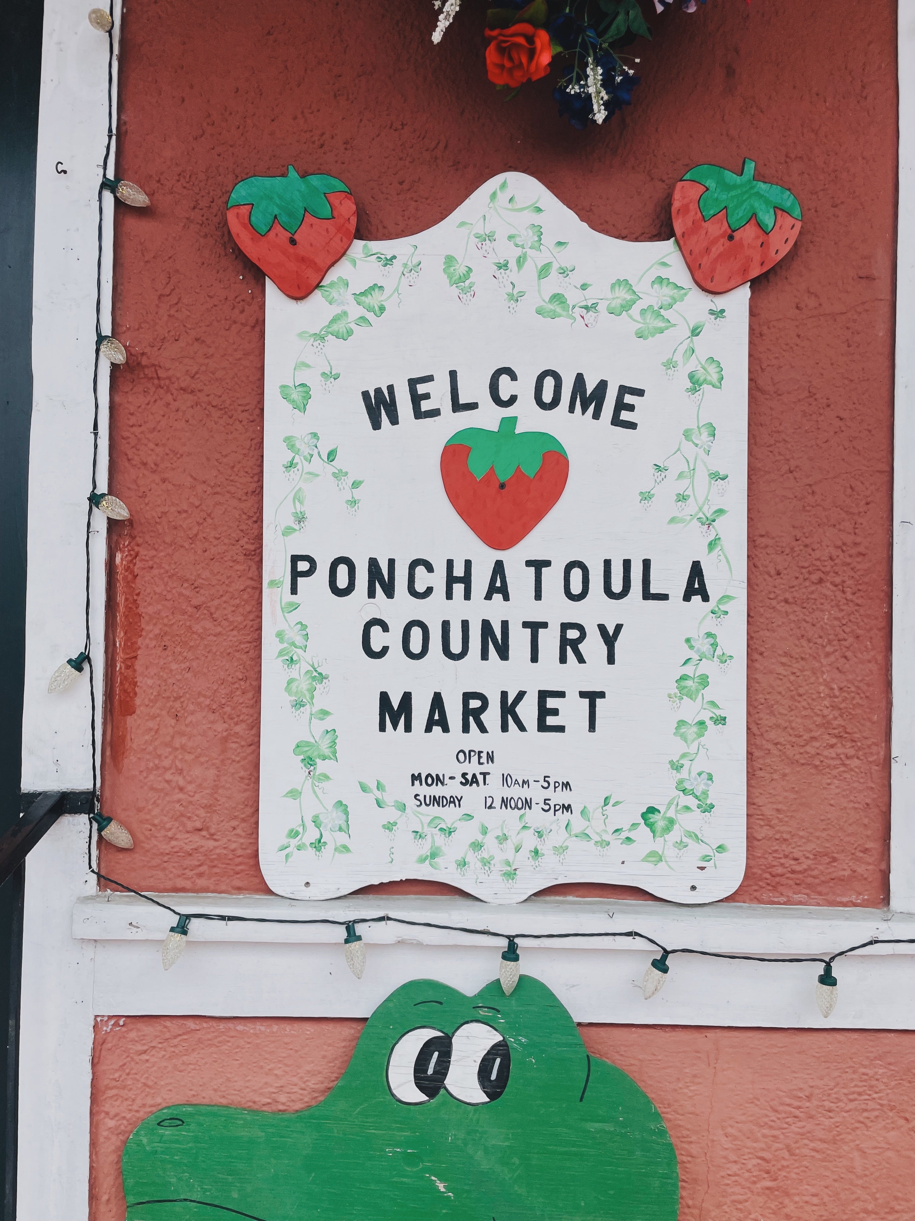 Exterior Signage for the Ponchatoula Country Market in Ponchatoula, Louisiana
