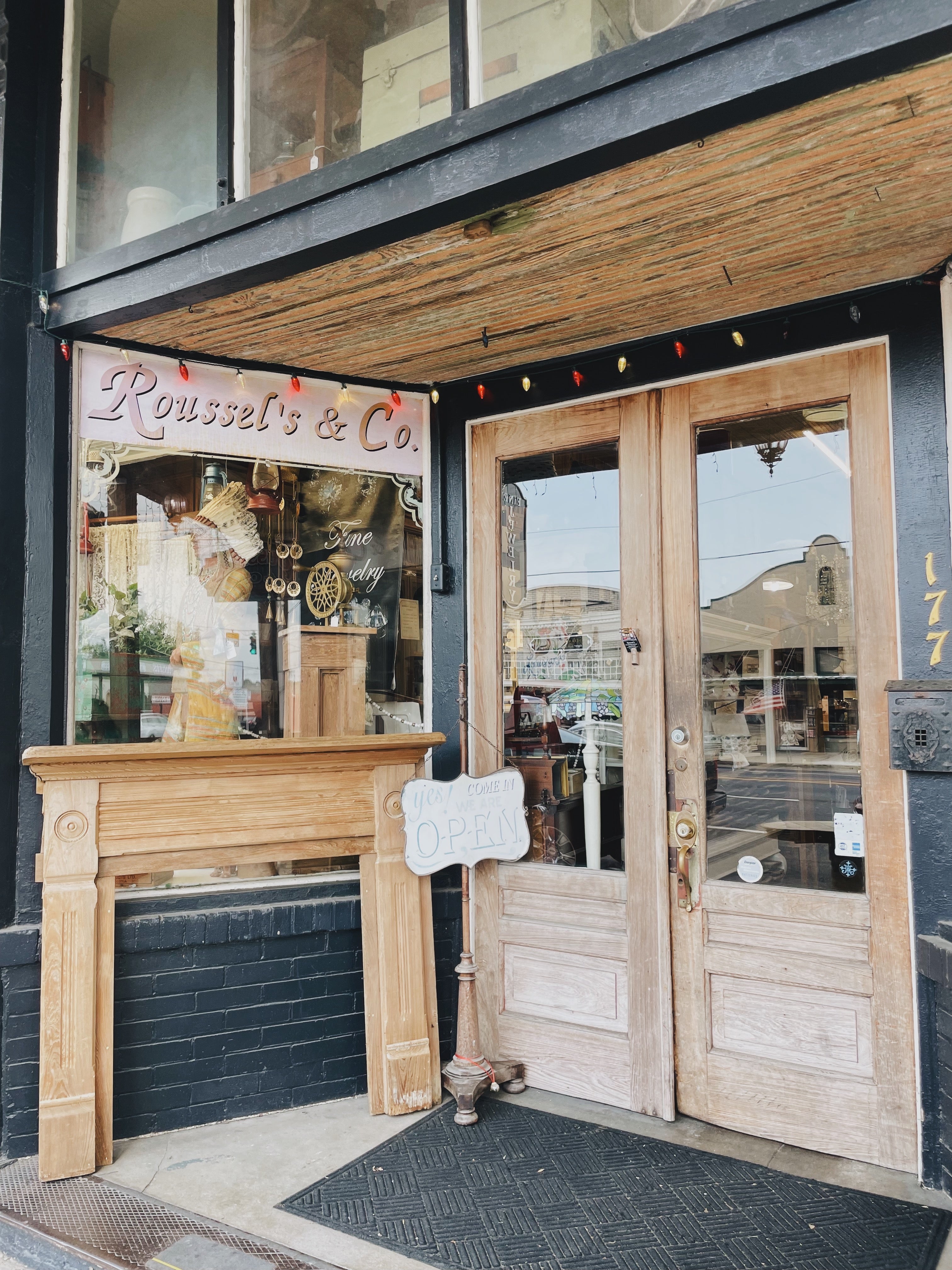 Exterior of Roussel's Fine Jewelry and Antiques of Ponchatoula, Louisiana