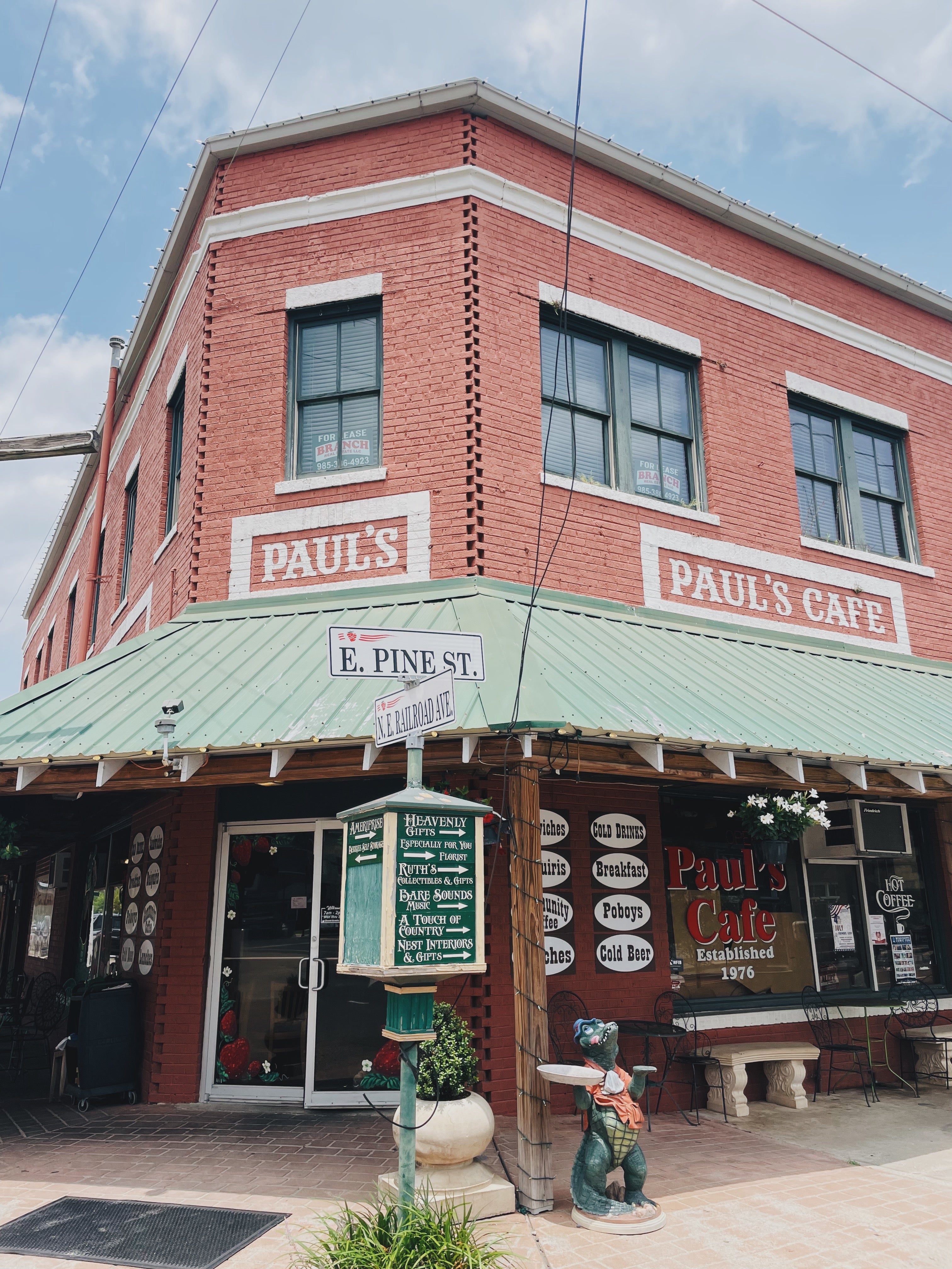 Exterior Image of Paul's Cafe in Ponchatoula, Louisiana
