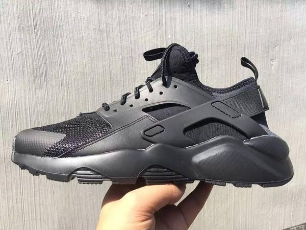 nike huarache triple black