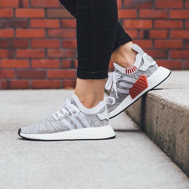 white and red nmd r2