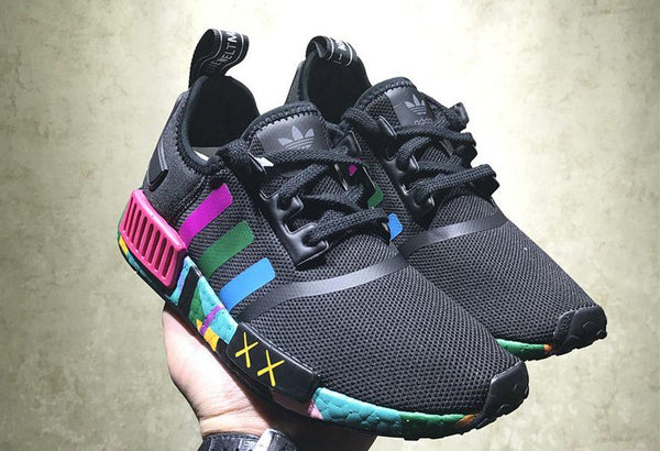 adidas nmd r1 x kaws