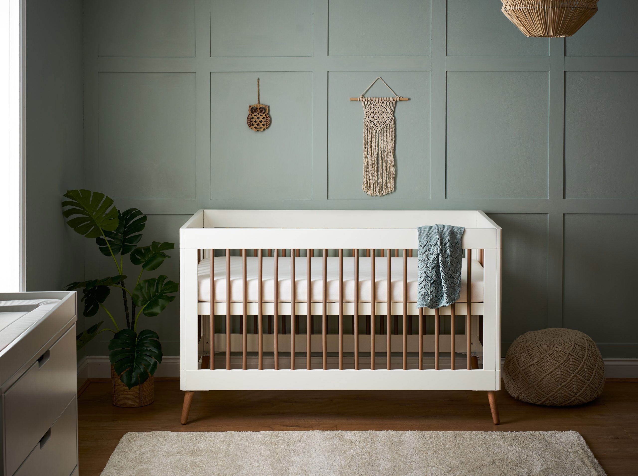 obaby maya cot bed white 1 650f1036 7f7c 48b8 b819 d52f774d24ff