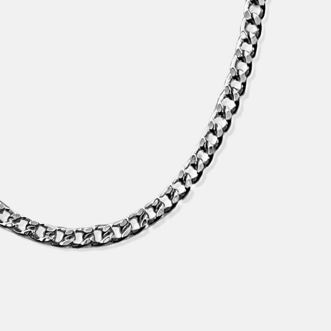 curb chain necklace silver closeup