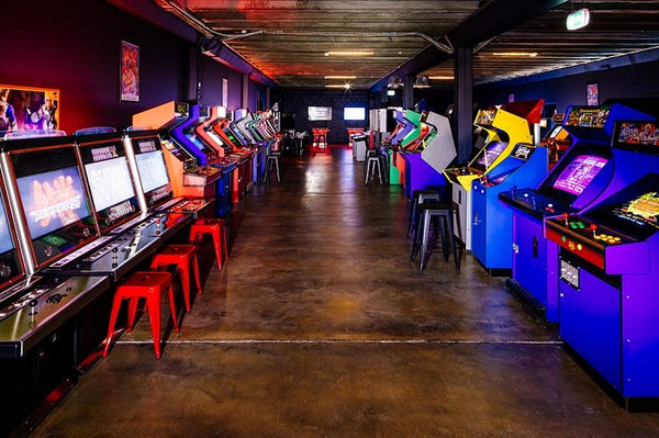 📷: www.brisbanekids.com.au/family/arcade-games-brisbane-1up-arcade/