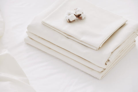 Organic cotton bedsheets with organic cotton plant