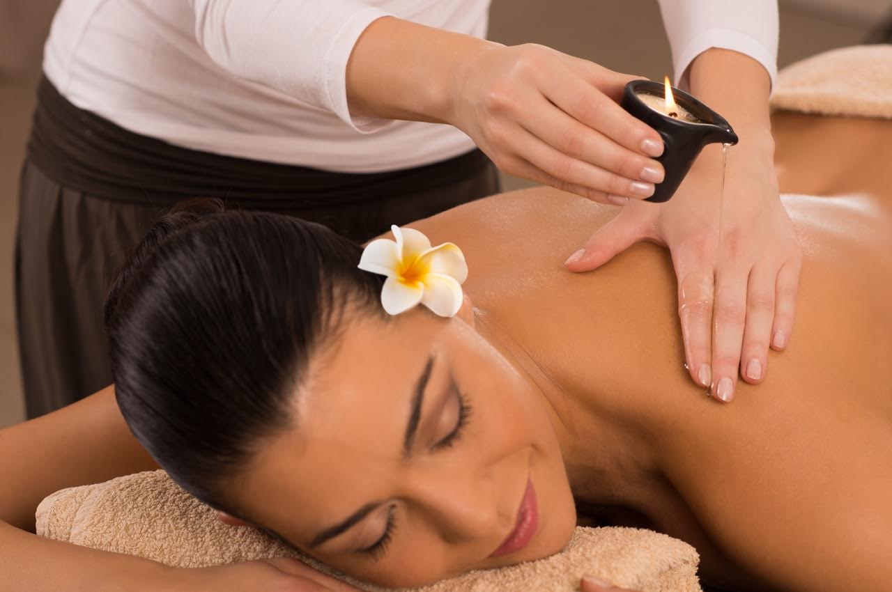 Een heerlijke en opwindende massage met een massagekaars