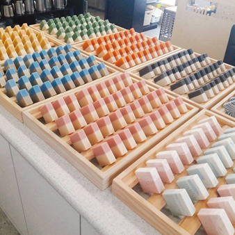 An organised pallet display of colourful soaps. Sourced from <span data-mce-fragment="1"><a href="https://www.pinterest.co.uk/pin/2251868552557135/" data-mce-fragment="1" data-mce-href="https://www.pinterest.co.uk/pin/2251868552557135/">Pinterest</a></span>.