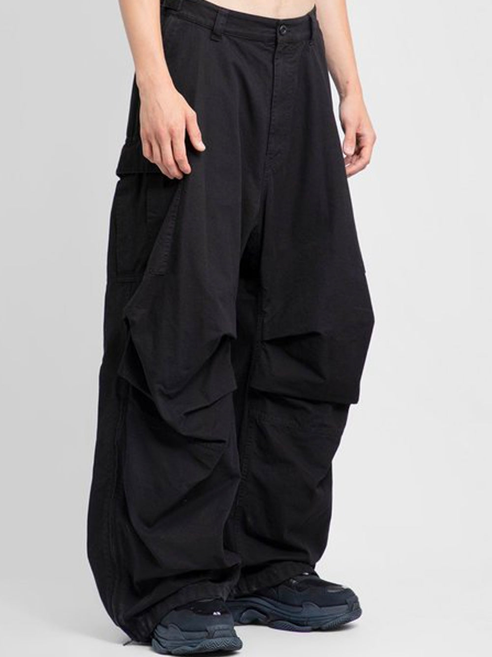 BALENCIAGA Pulled Cargo Trousers Black | MAISONDEFASHION.COM