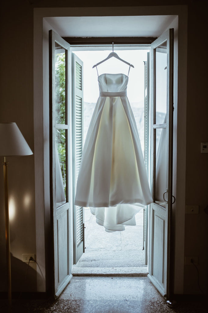 Karim Design bryllupshistorier, brudekjole og jakkesæt se hele vores kollektion af brudekjoler og tilbehør til dit bryllup.