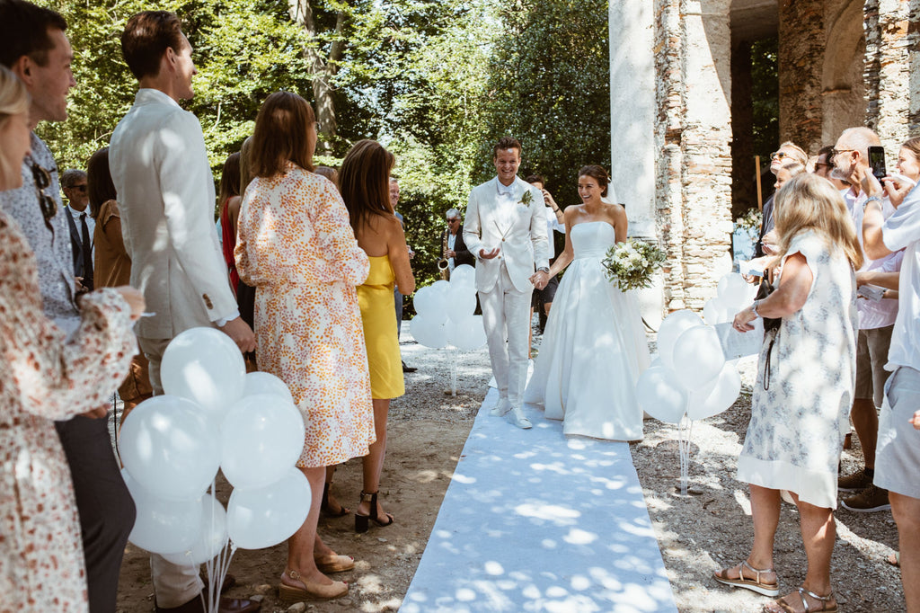 Karim Design bryllupshistorier, brudekjole og jakkesæt se hele vores kollektion af brudekjoler og tilbehør til dit bryllup.