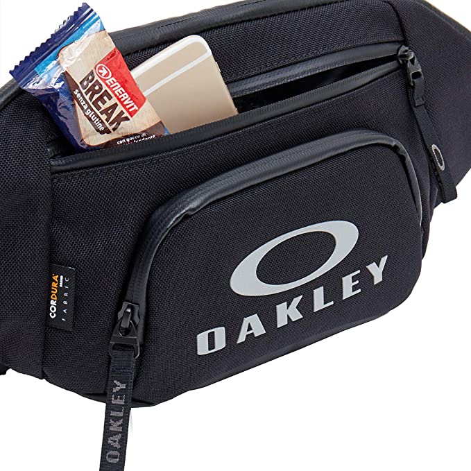 OAKLEY SNOW BUM BAG. BLACKOUT – Peak Nation