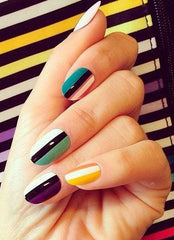 Graphic nails trend 2018