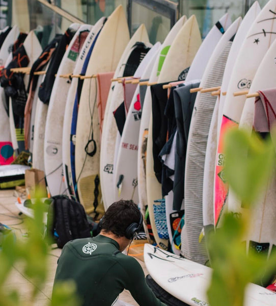 Joran Couzinet combinaison de surf  sennosen