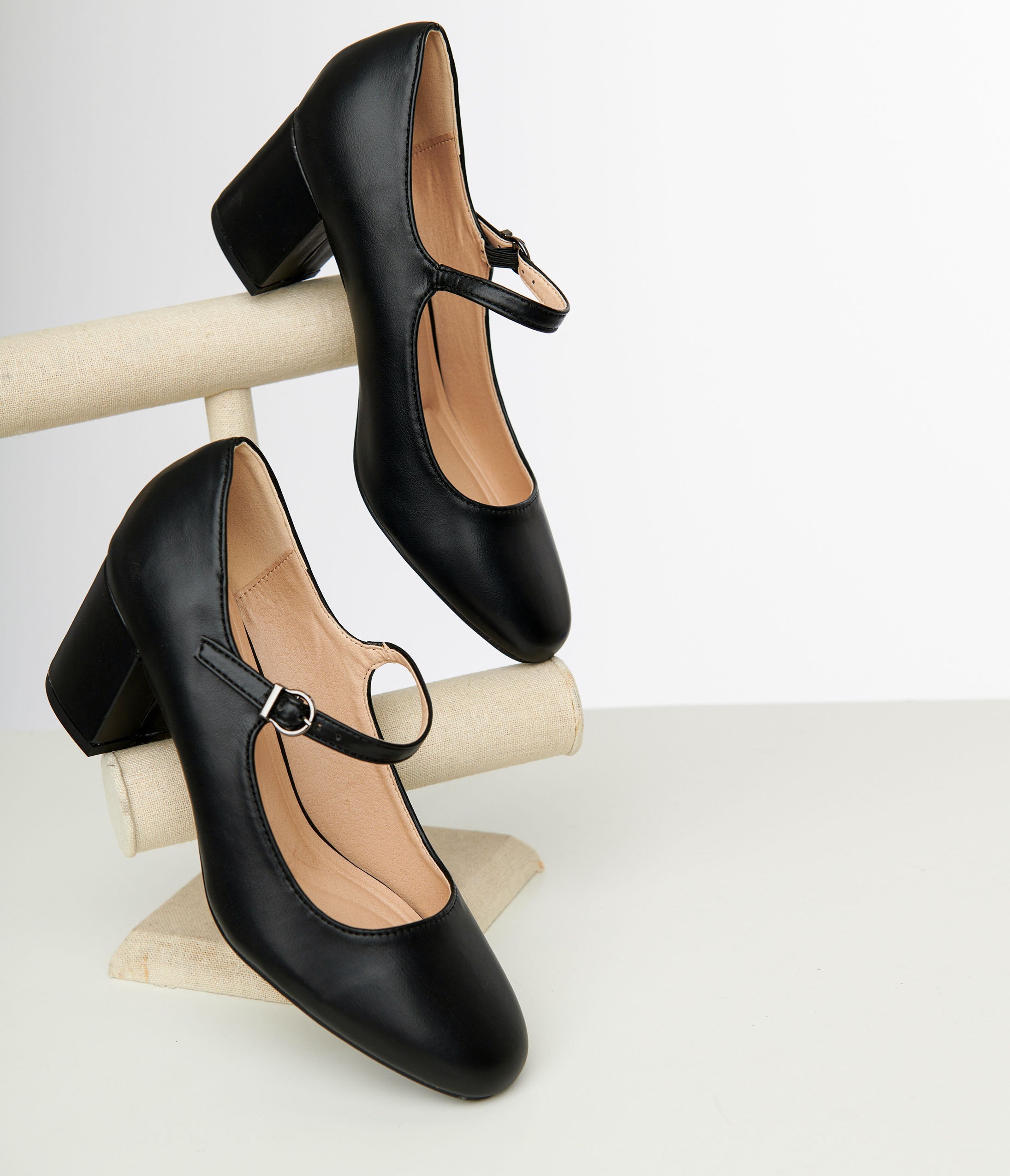 

1950S Black Leatherette Mary Jane Heels