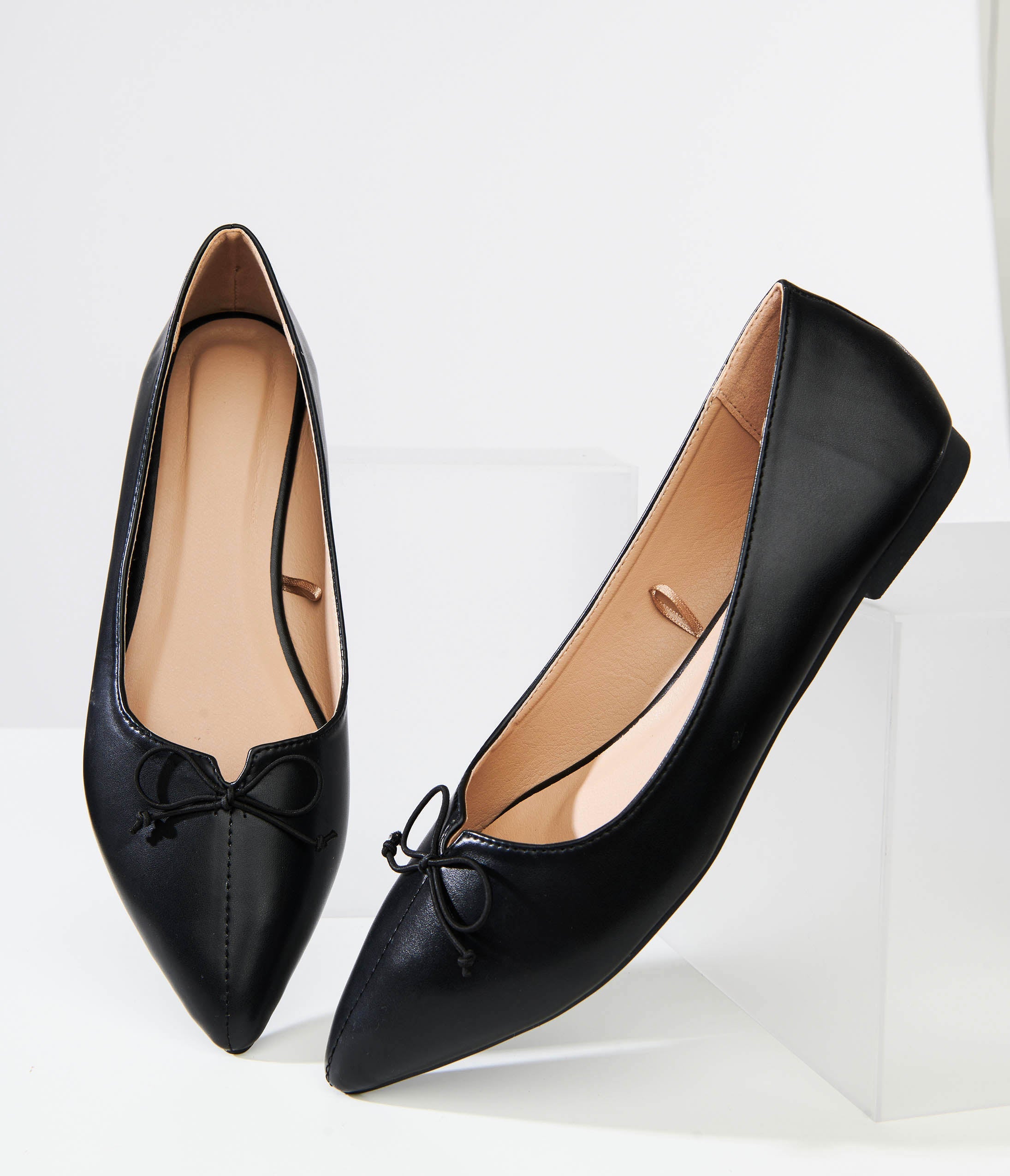 

1960S Black Bow Pointed Leatherette Flats