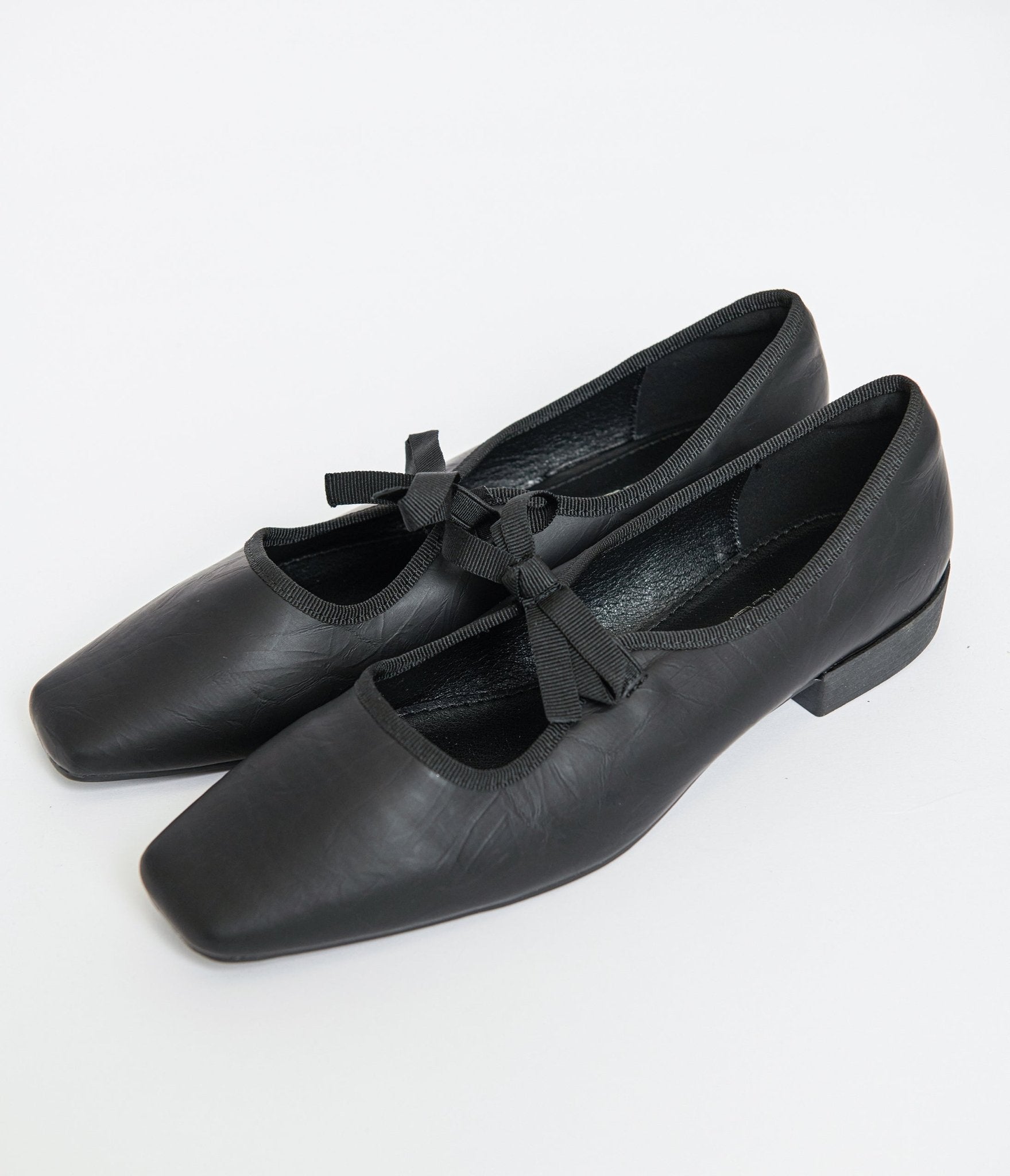 

1960S Black Leatherette Bow Strap Flats