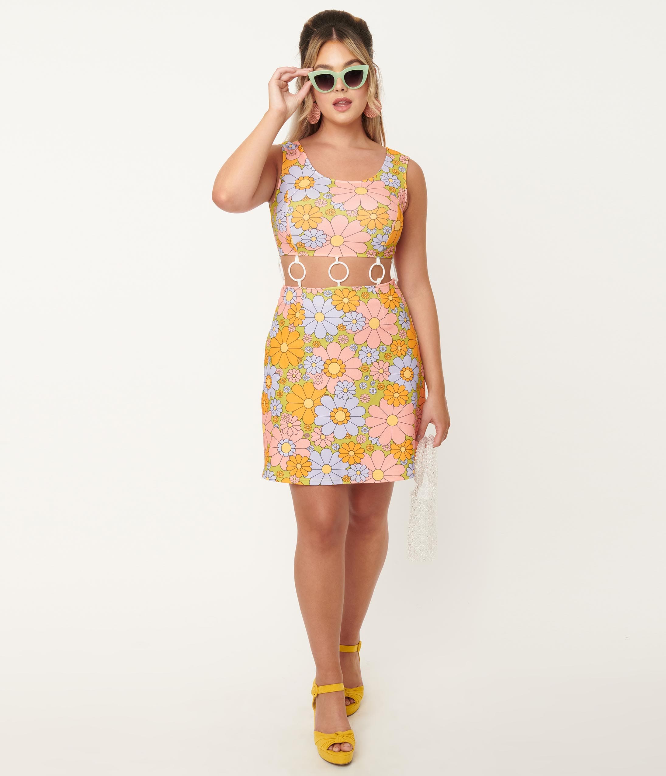 

Smak Parlour Avocado & Multicolor Daisy Gettin Groovy Shift Dress