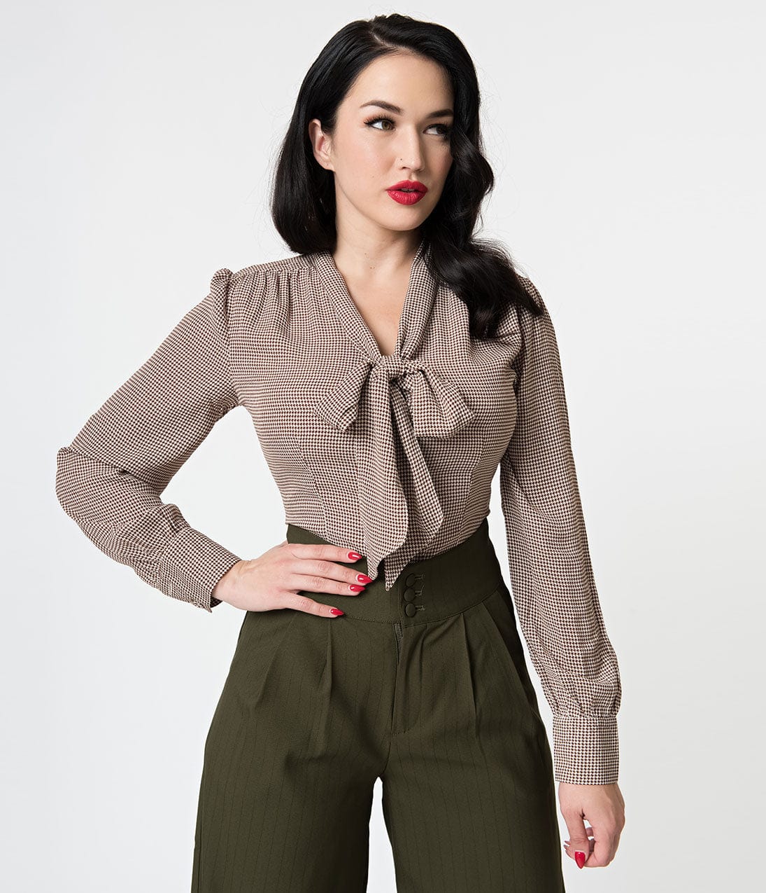 1940s Blouses: Button up, Crop, T -Shirt, & Peasant Top History