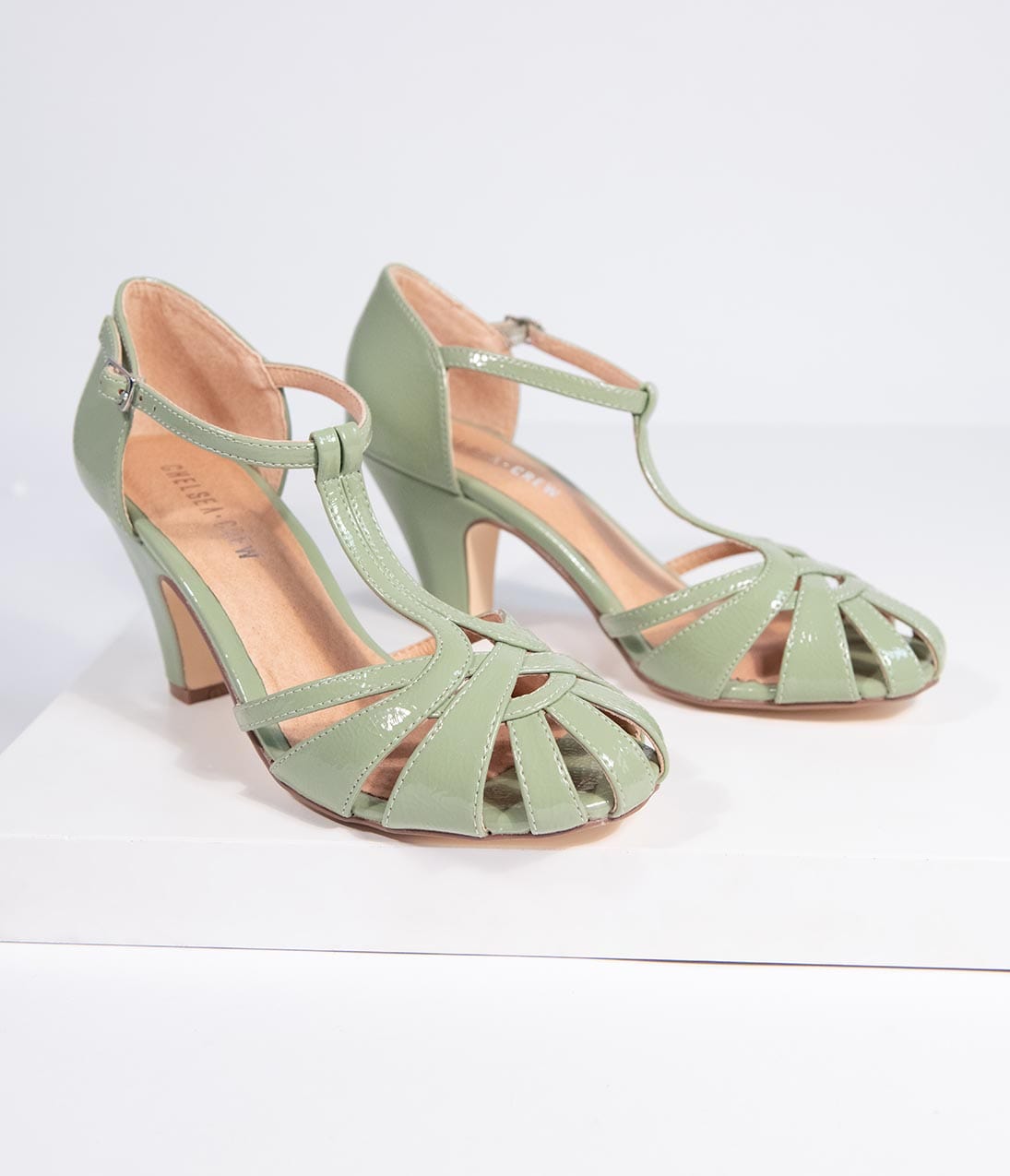 1930s Shoes History: Popular Styles for Women