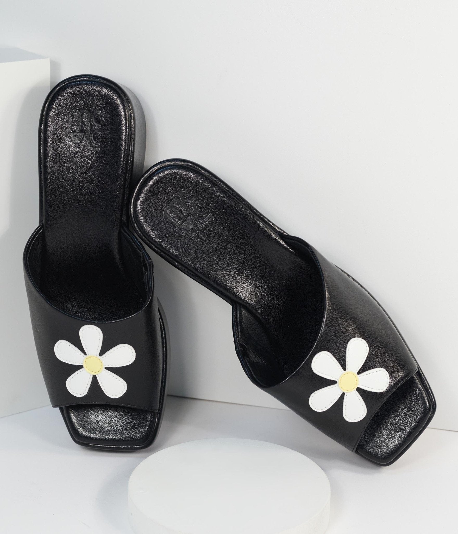 

Black & Daisy Bloom Sirena Mules