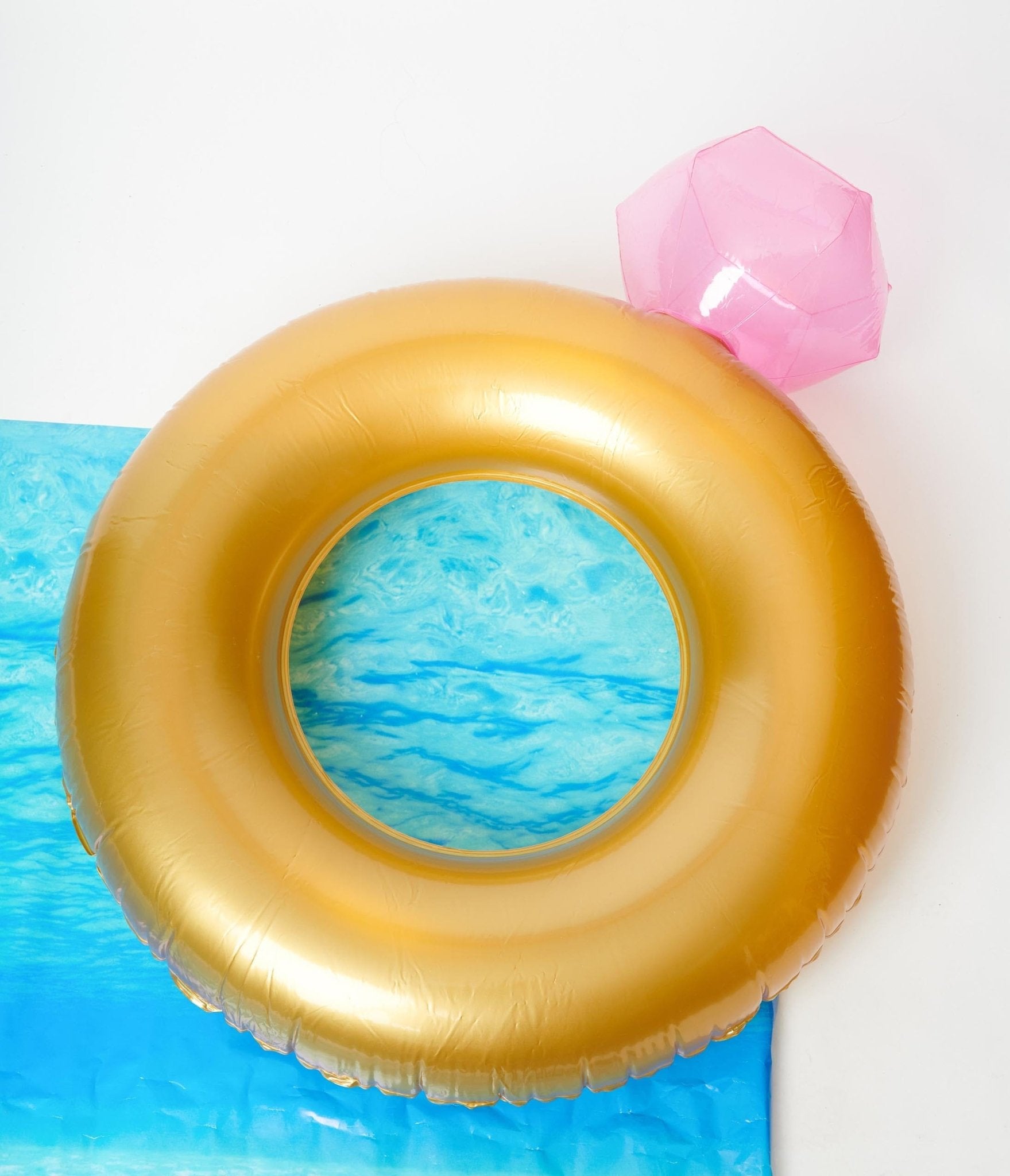 

Diamond Ring Pool Float