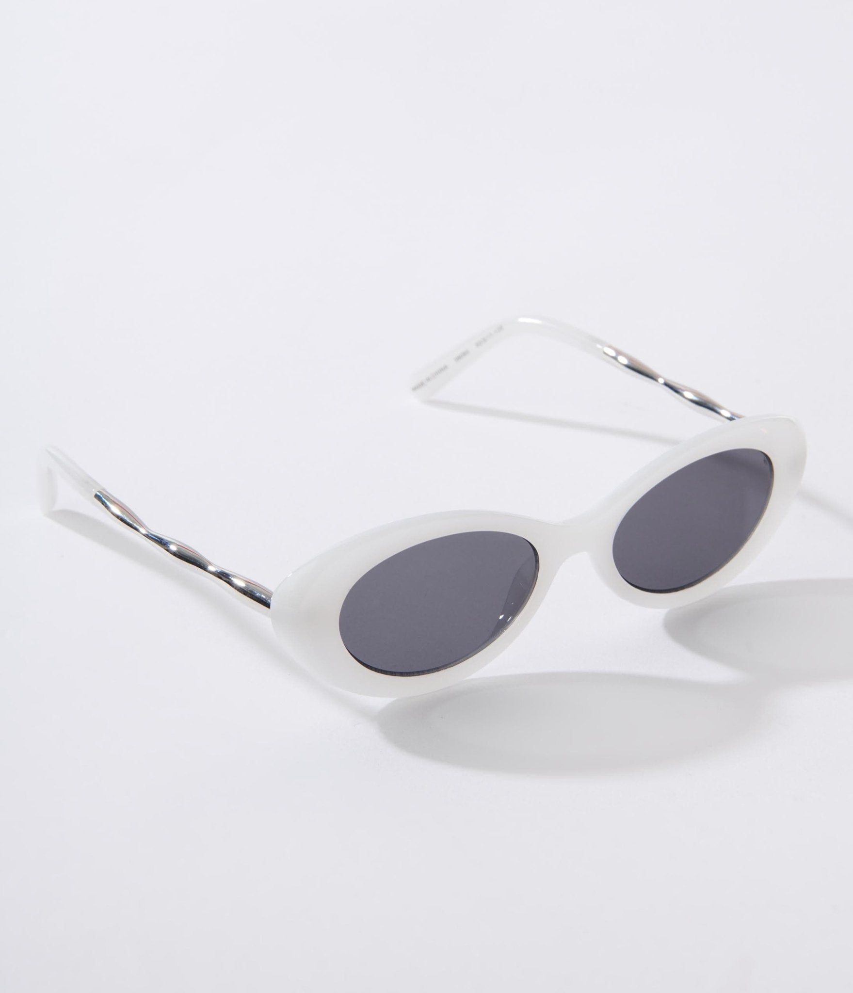 

Frosted White Rounded Cateye Pretty Tat Sunglasses