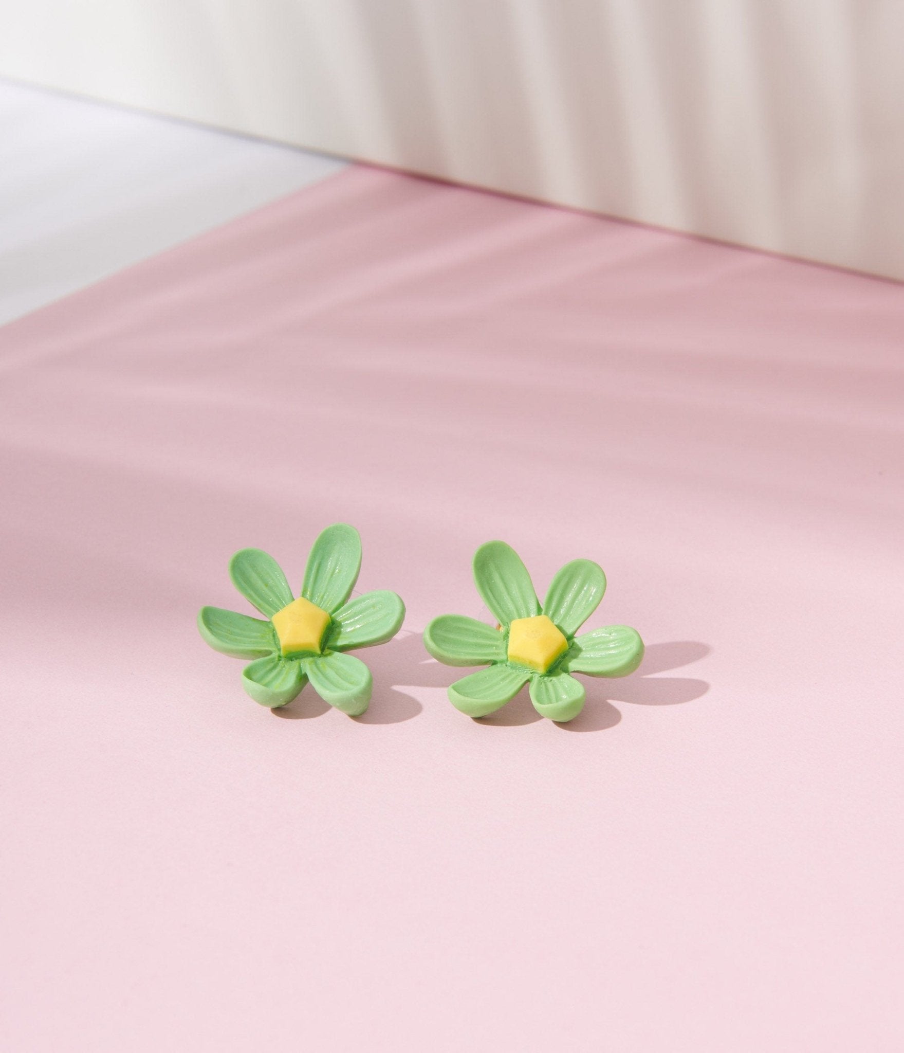 

Green Flower Stud Earrings