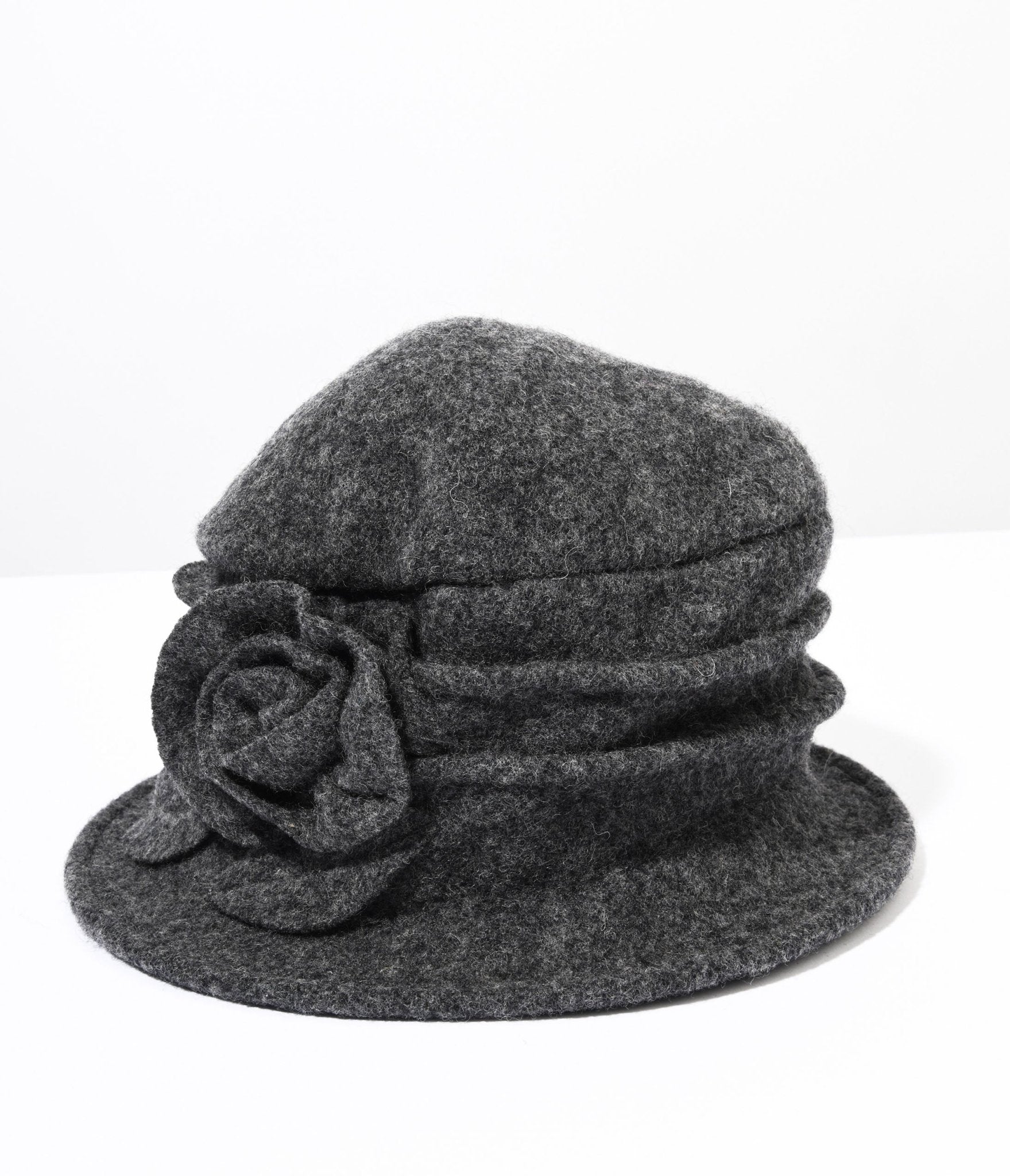 https://cdn.shopify.com/s/files/1/2714/9310/products/grey-wool-rose-bud-cloche-hat-837861.jpg?v=1703095571