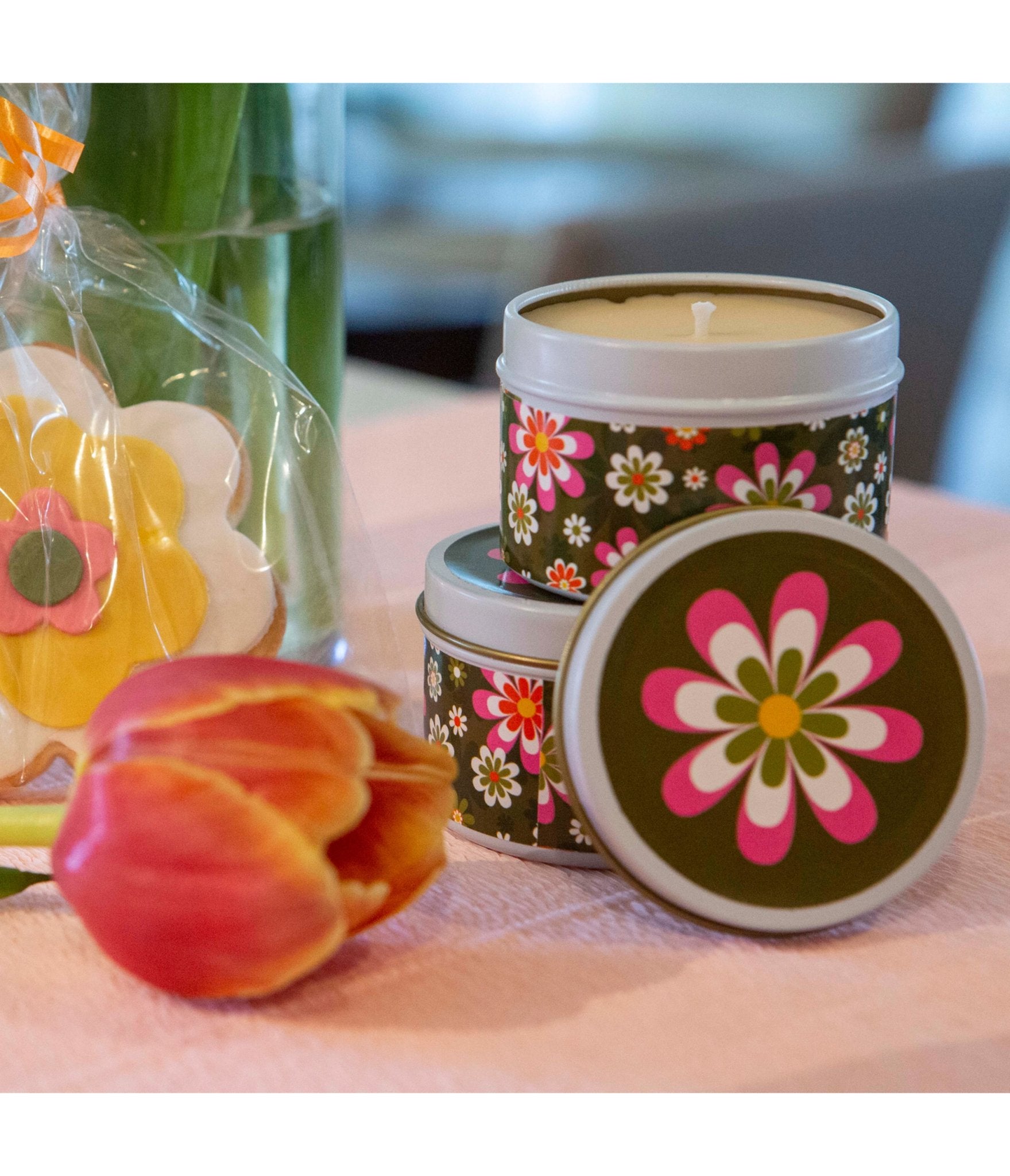 

Groovy Flower Travel Candle