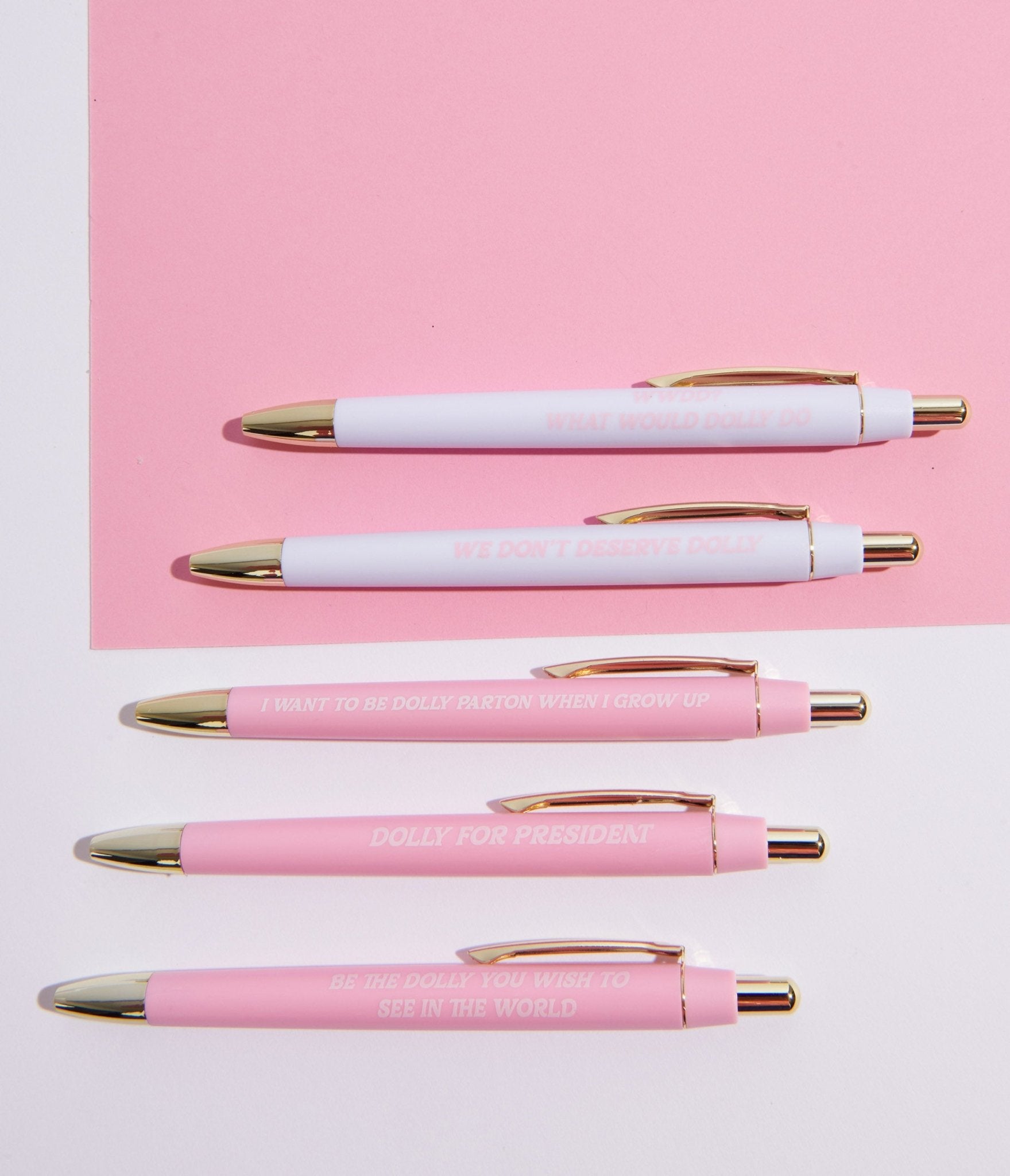 https://cdn.shopify.com/s/files/1/2714/9310/products/i-love-the-queen-of-country-pen-set-288093.jpg?v=1703095717