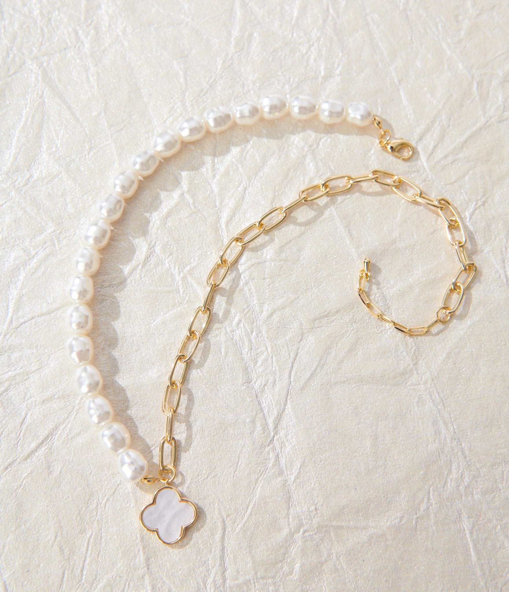 

Ivory Clover Pearl & Gold Chain Link Necklace