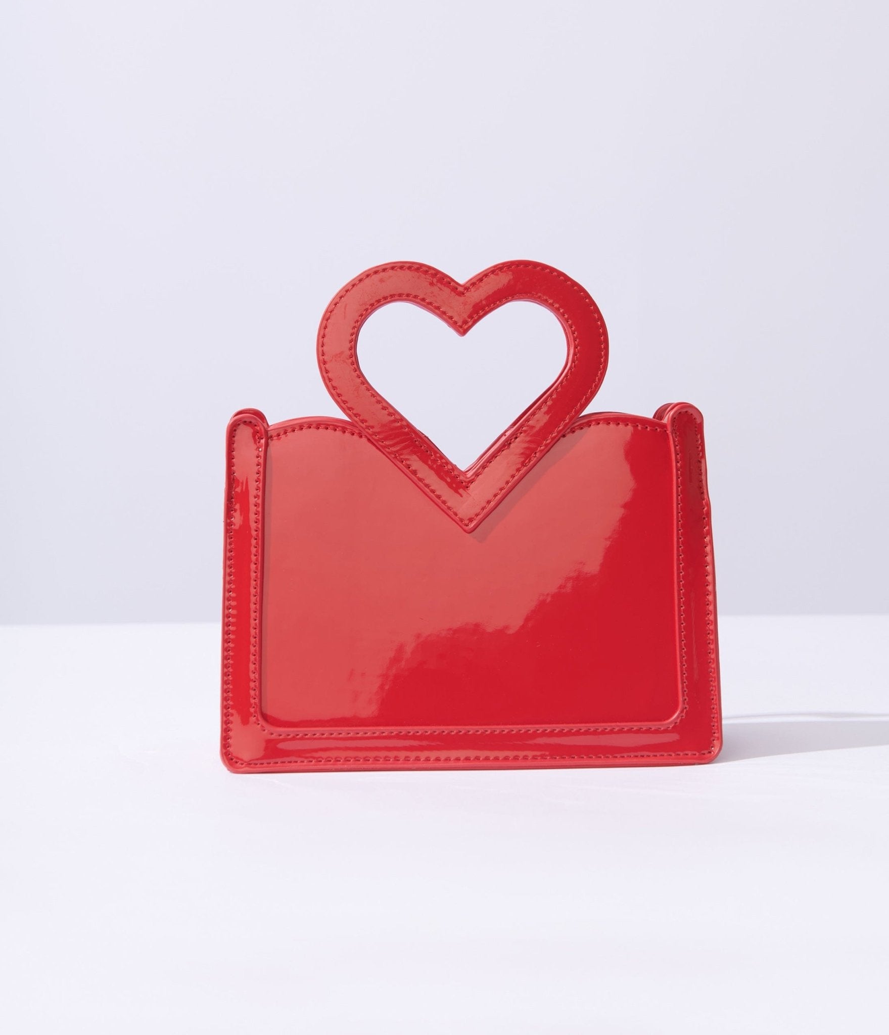 https://cdn.shopify.com/s/files/1/2714/9310/products/mini-red-heart-handbag-970504.jpg?v=1703096267