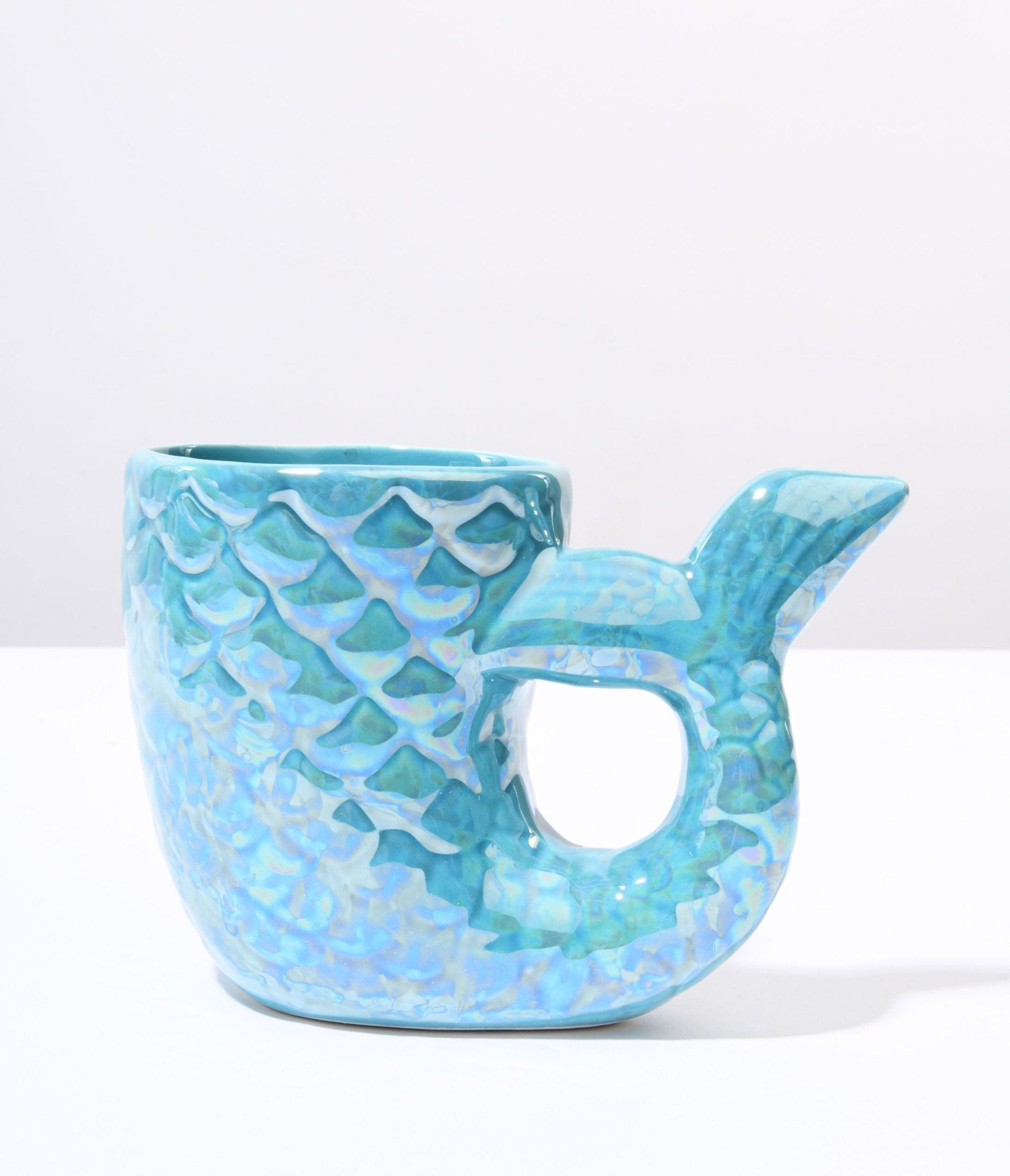 https://cdn.shopify.com/s/files/1/2714/9310/products/ocean-blue-mermaid-tail-mug-376552.jpg?v=1703096445