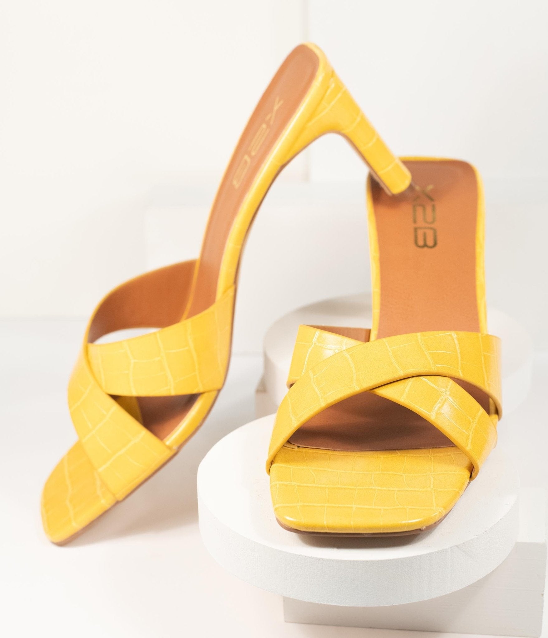 

1970S Style Mustard Embossed Crocodile Heels