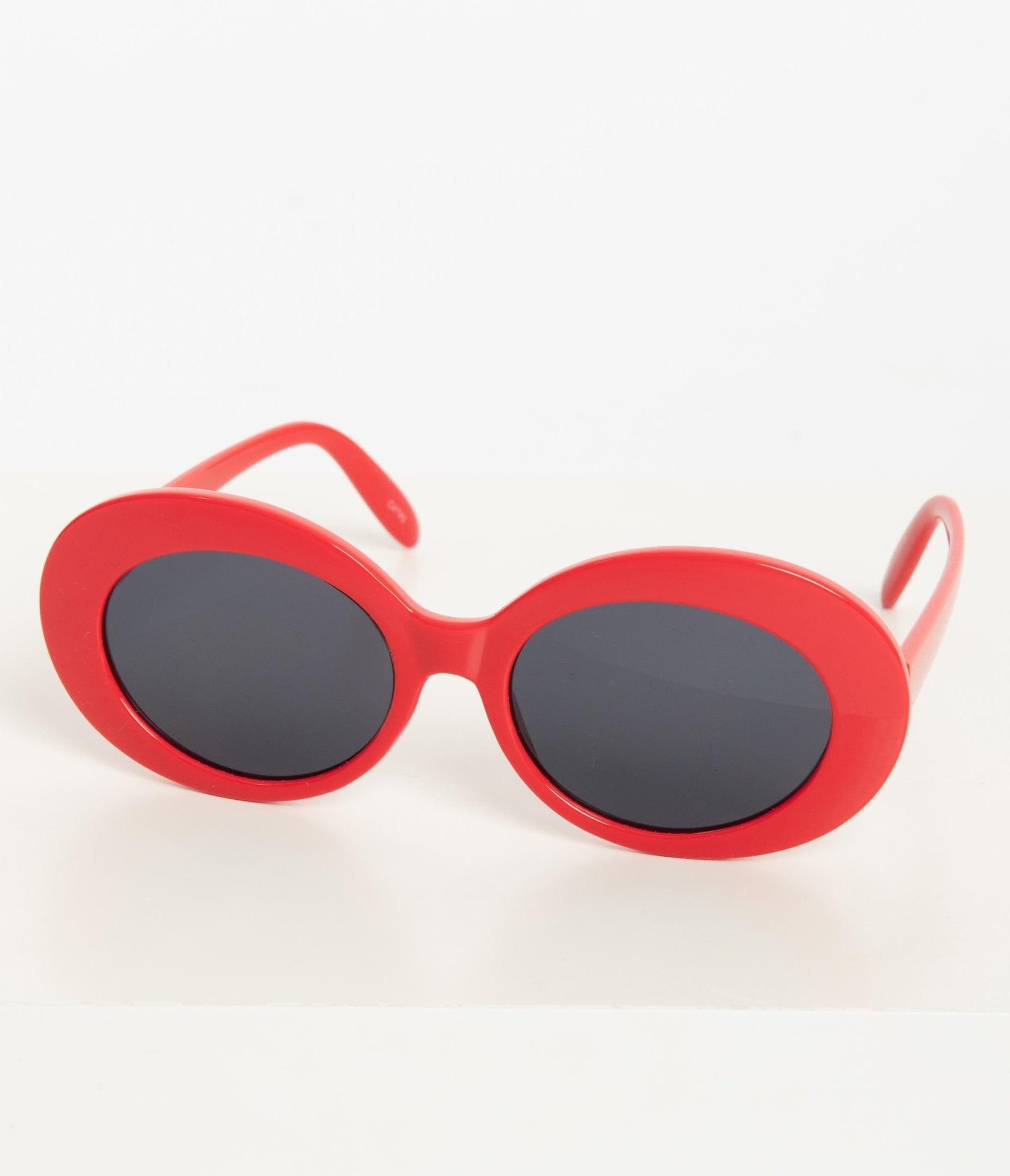 

Retro Style Red Oval Sunglasses