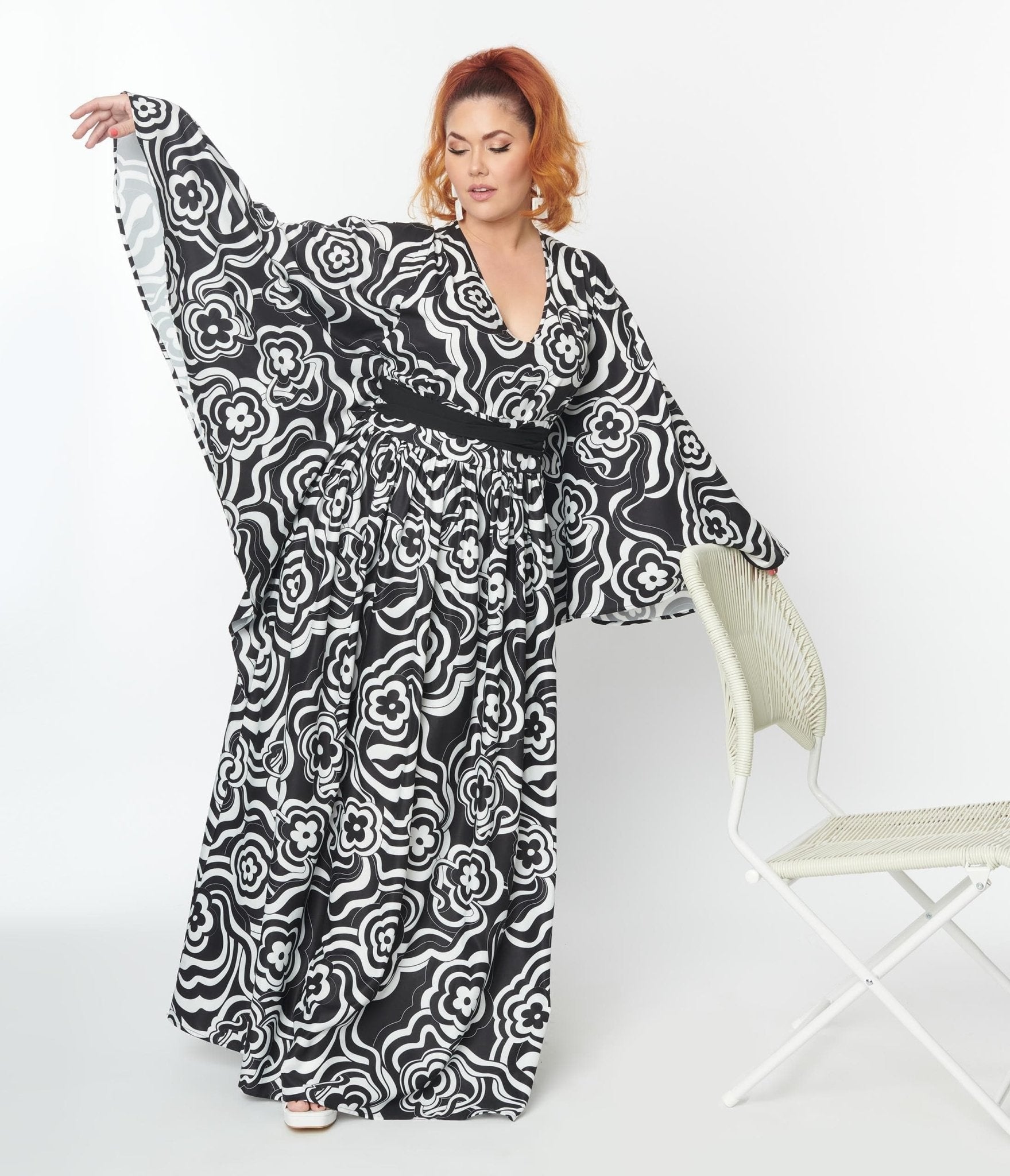 

Smak Parlour Black Psychedelic Floral Belted Caftan