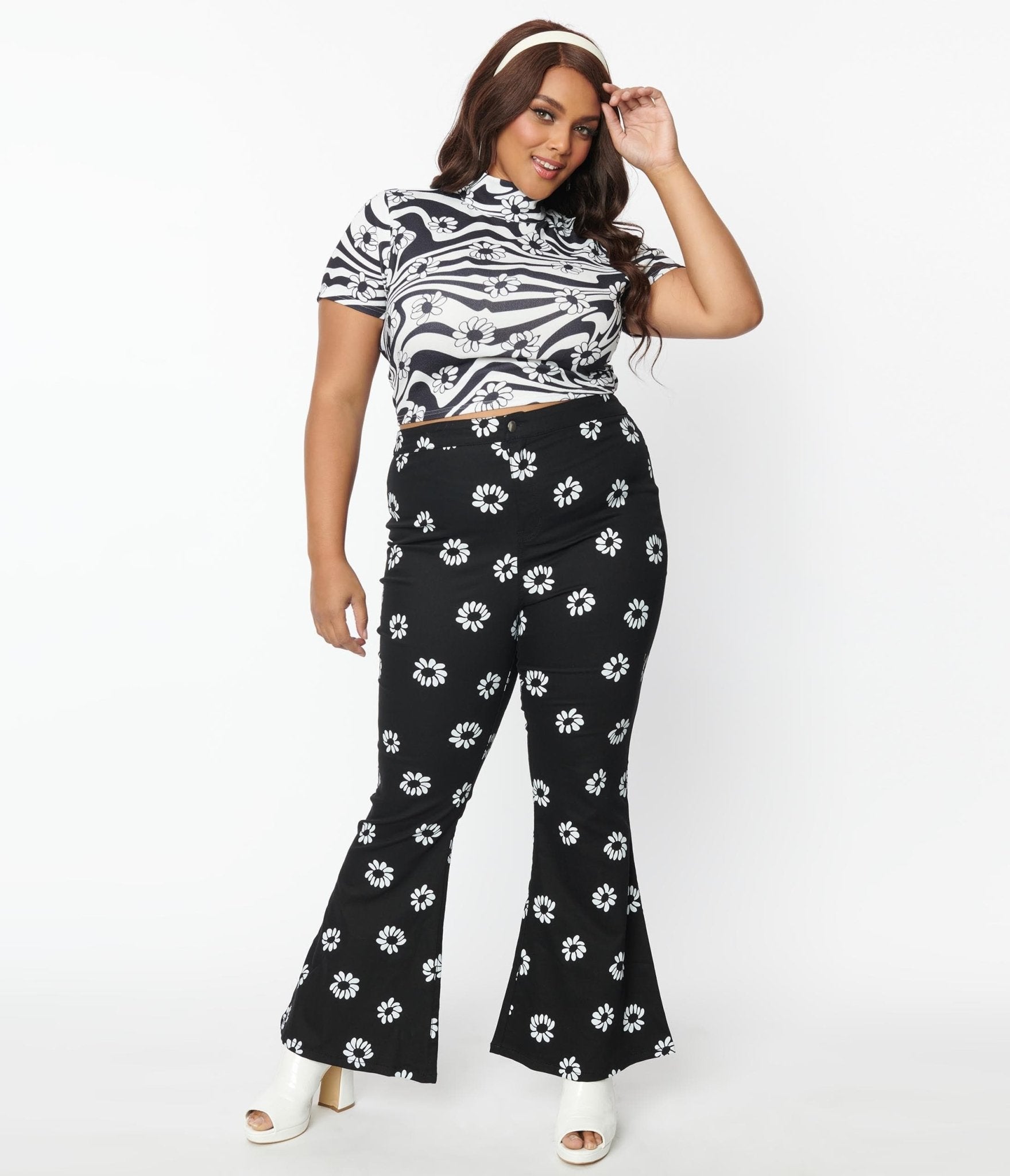 

Smak Parlour Plus Size Black & White Floral Print Into The Groove Flare Jeans