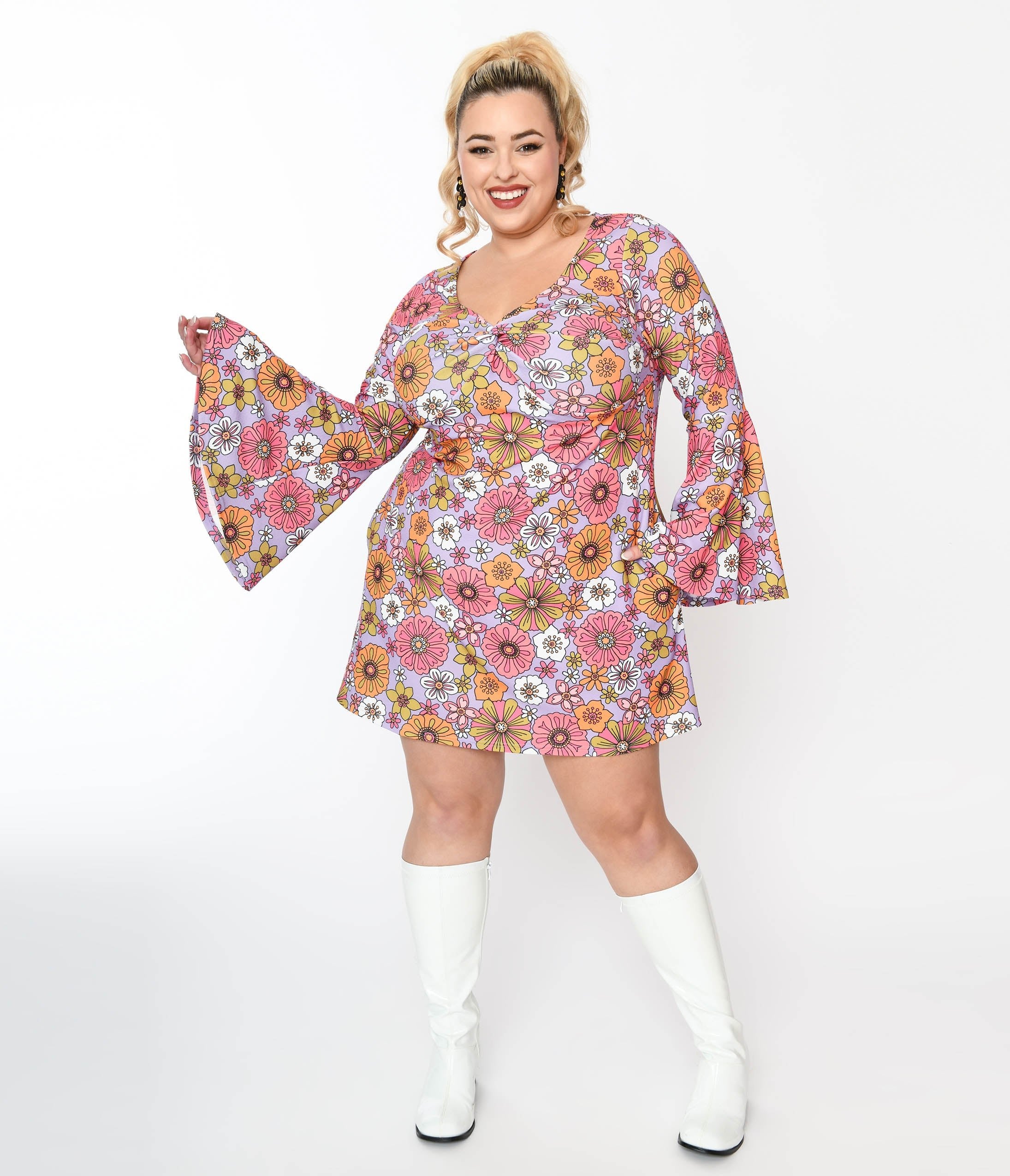 Plus Size Retro Dresses 50s, 60s ,70s, 80s, 90s Smak Parlour Plus Size Lavender Retro Blooms Mini Dress $68.00 AT vintagedancer.com