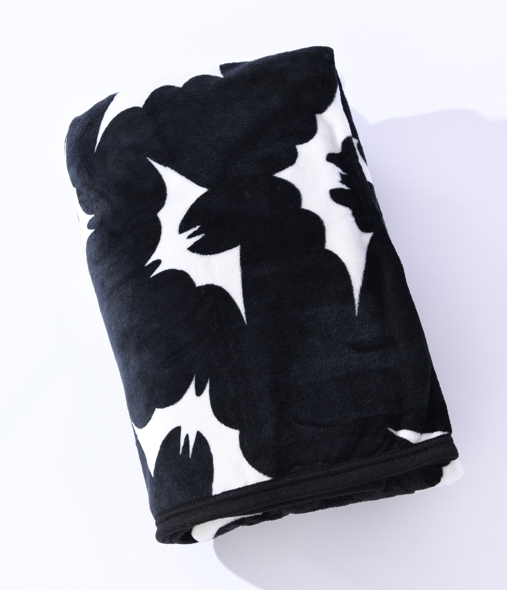 

Sourpuss Black & White Bats Fleece Blanket