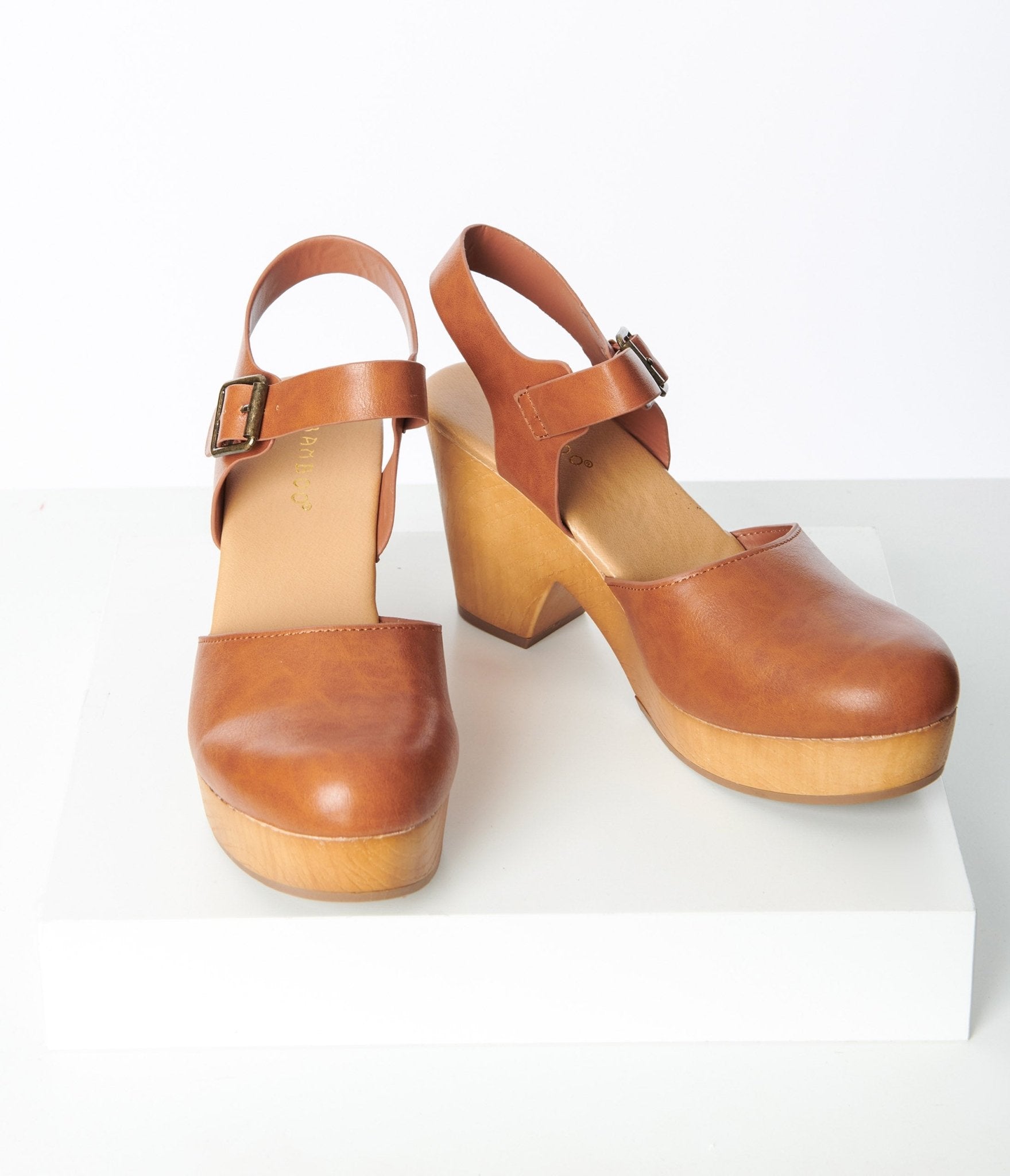 

1970S Tan Leatherette Wood Platform Clogs