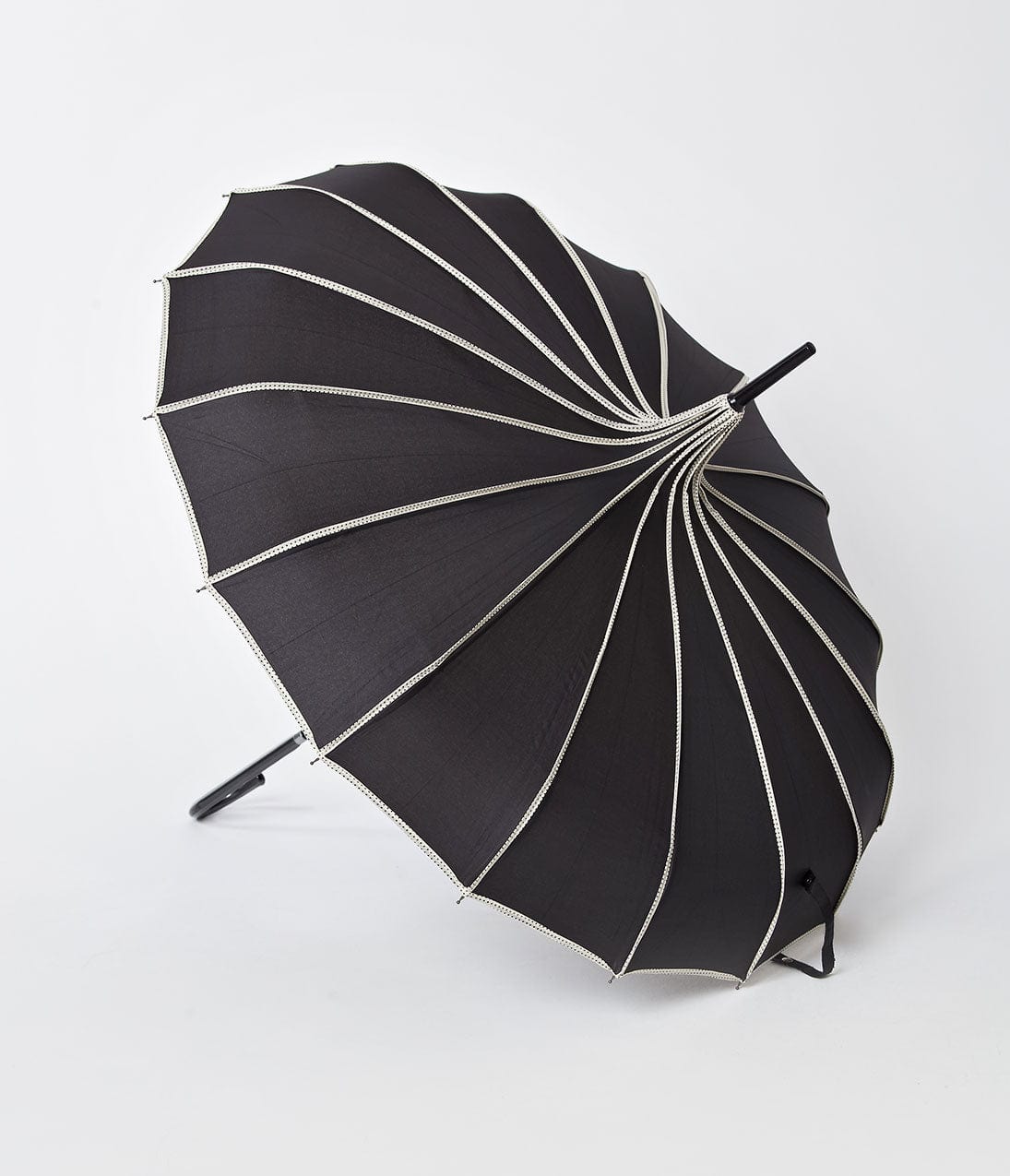 

Unique Vintage Black & Polka Dot Tan Princess Pagoda Umbrella