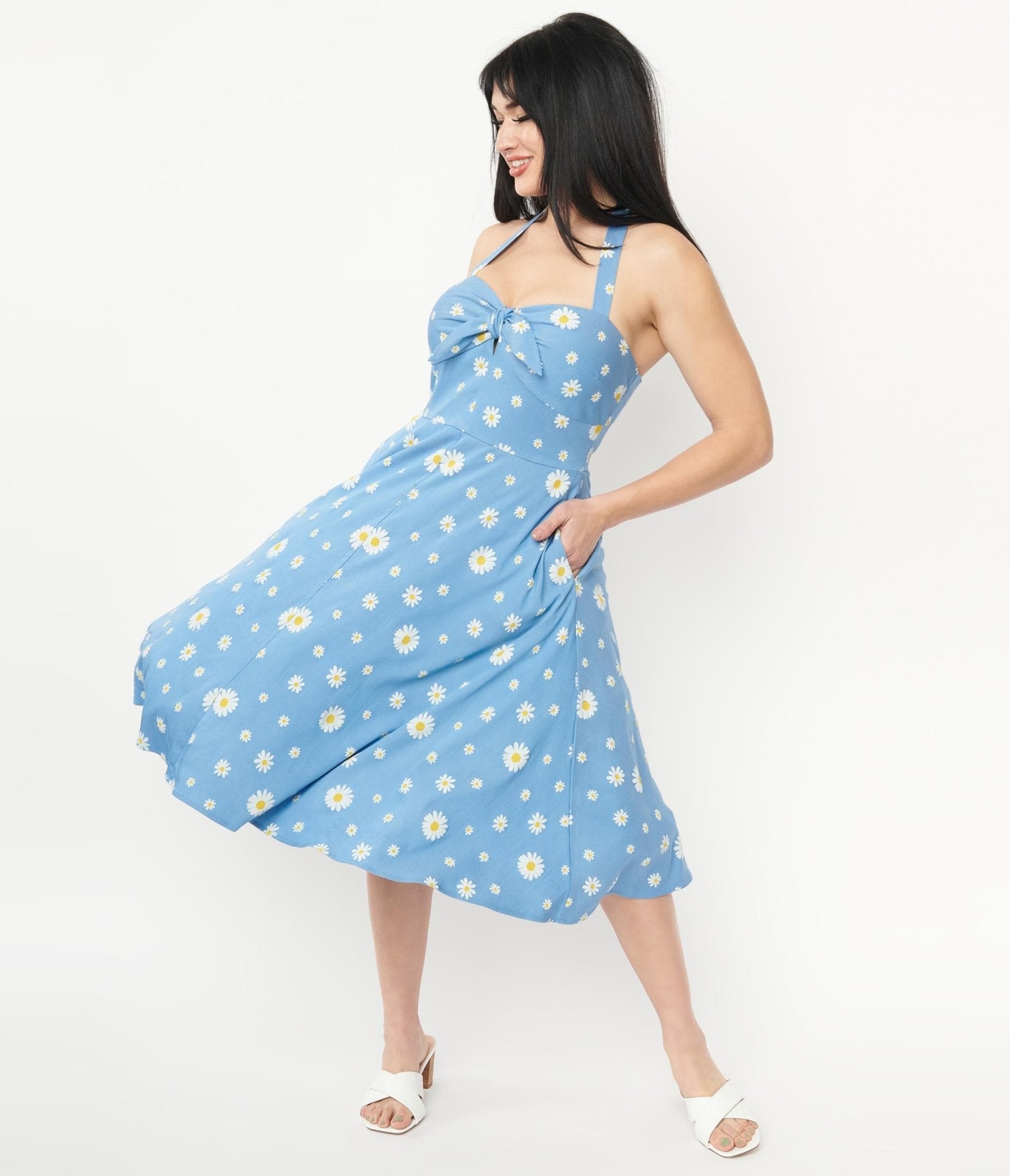 

Unique Vintage Blue & White Daisy Print Swing Dress