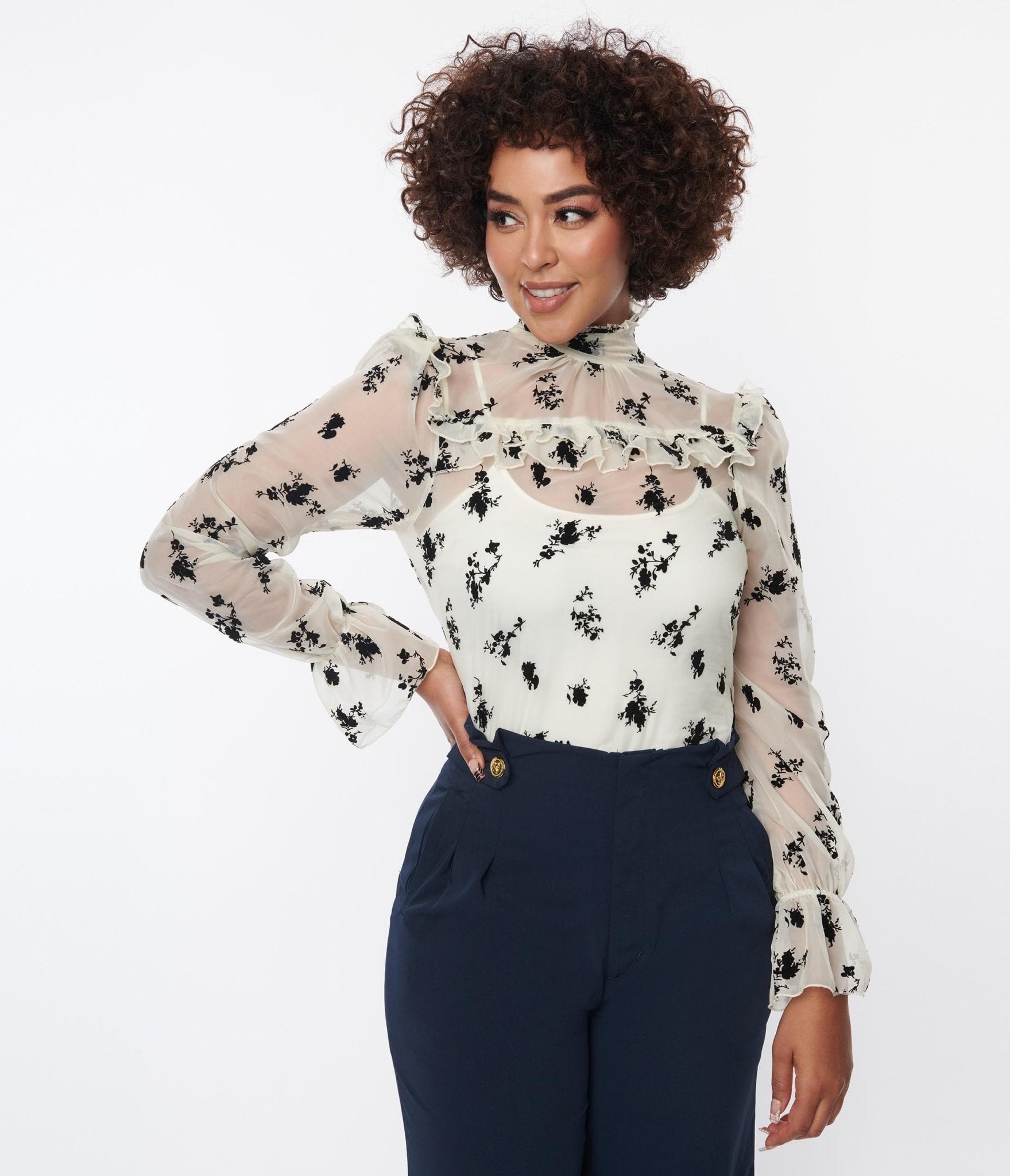 

Unique Vintage Ivory & Black Floral Lace Donna Blouse